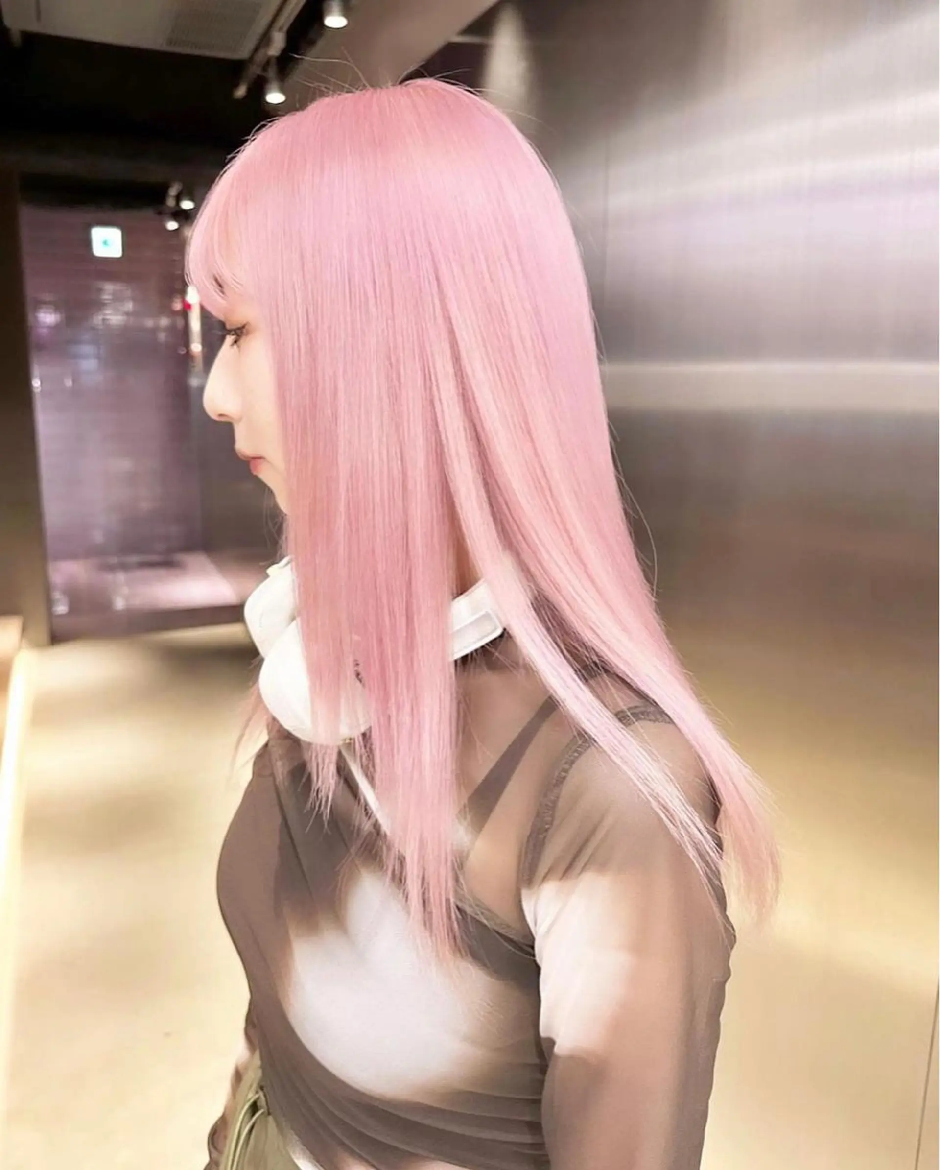 ロング カラー ブリーチ レイヤーカット トリートメント ハイトーン/ 縮毛矯正のヘアスタイル