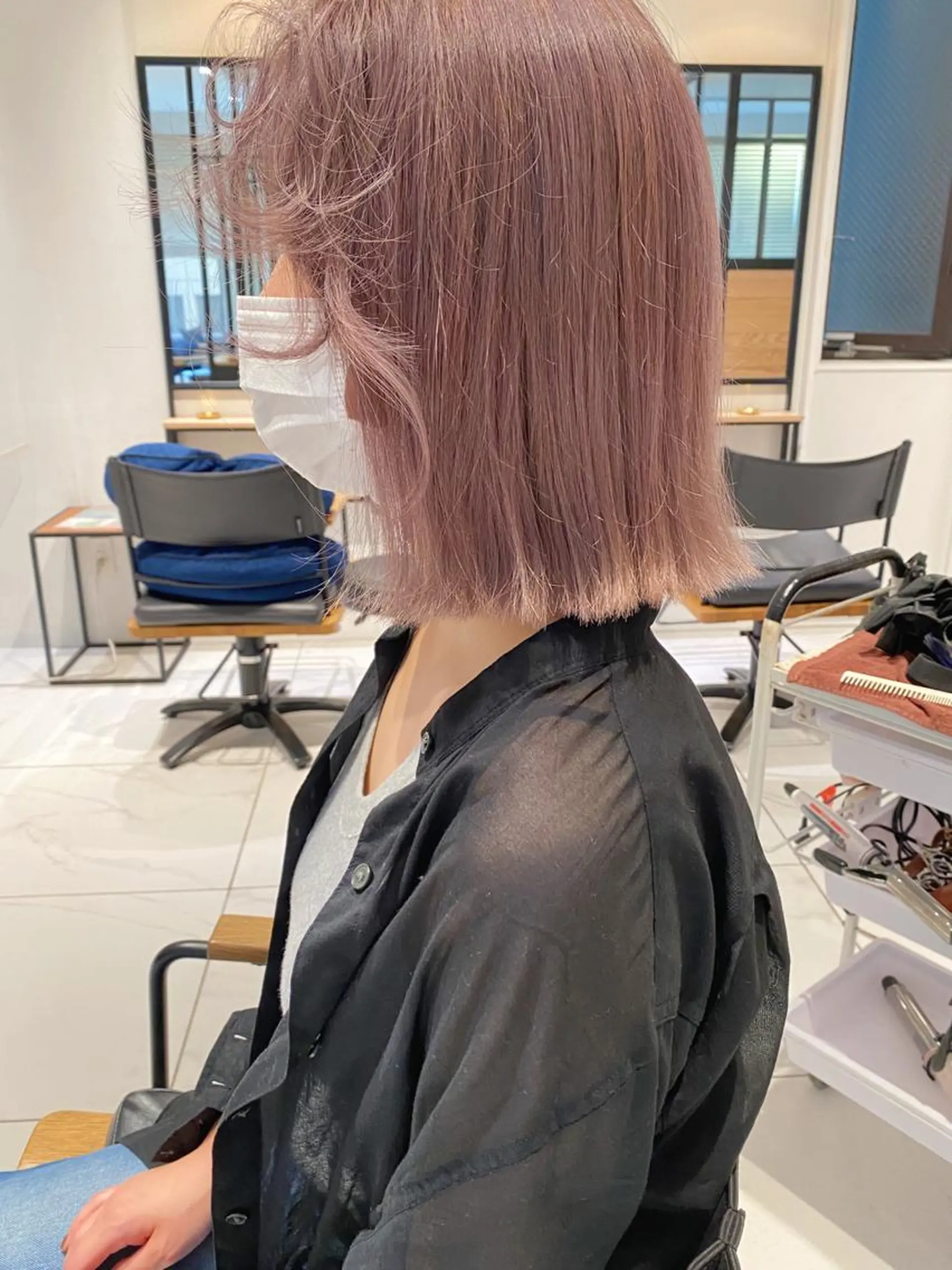 ミディアム カラー ピンクカラー ホワイトピンク ヘアカラー nana🦕 ハイライトベージュのヘアスタイル