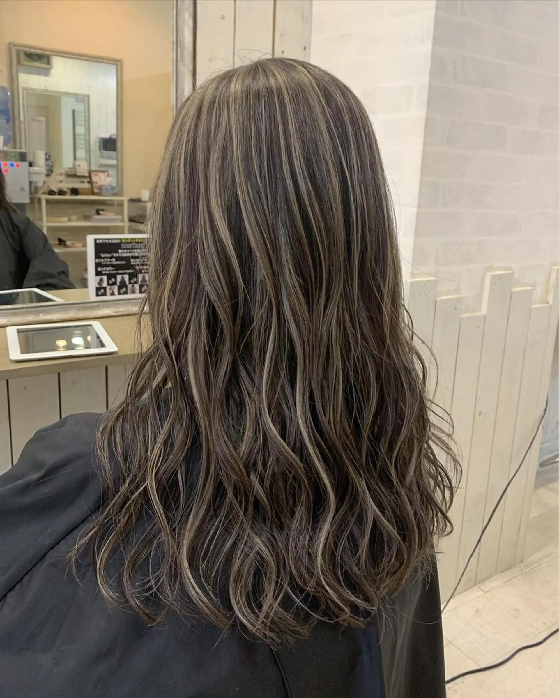 セミロング カット ヘアカラー 高山 滉太のヘアスタイル