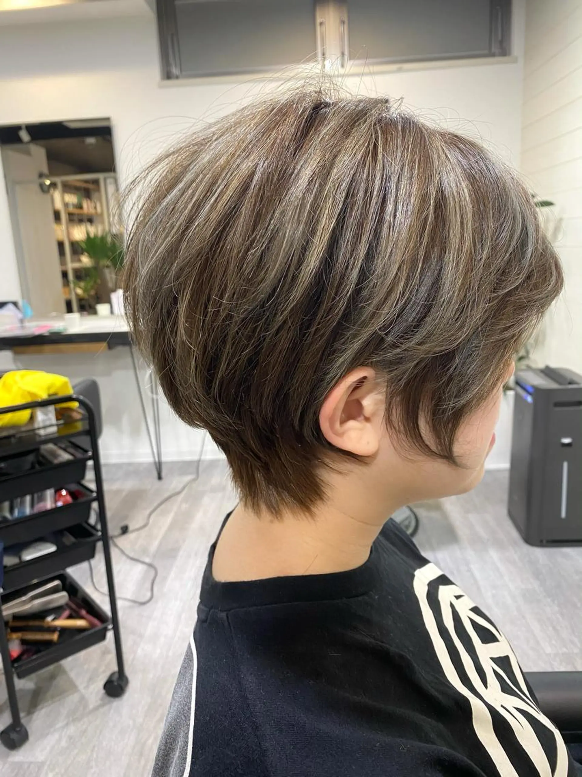 ショート カラー ハンサムショート アディクシーカラー バレイヤージュ ブリーチ ケアブリーチ ヘアカラー unpeu hair  二条所属・先着1名様限定 カット無料のヘアスタイル