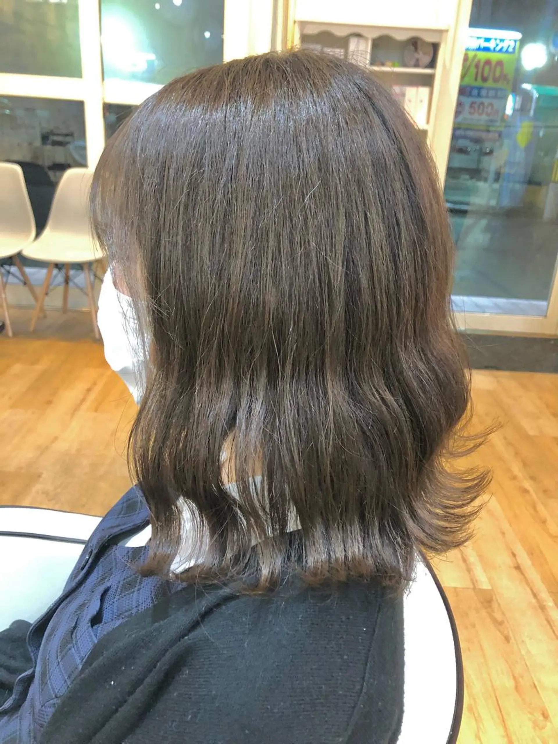 セミロング カラー ベージュカラー ブリーチ Pocketいわき 深谷 智花のヘアスタイル