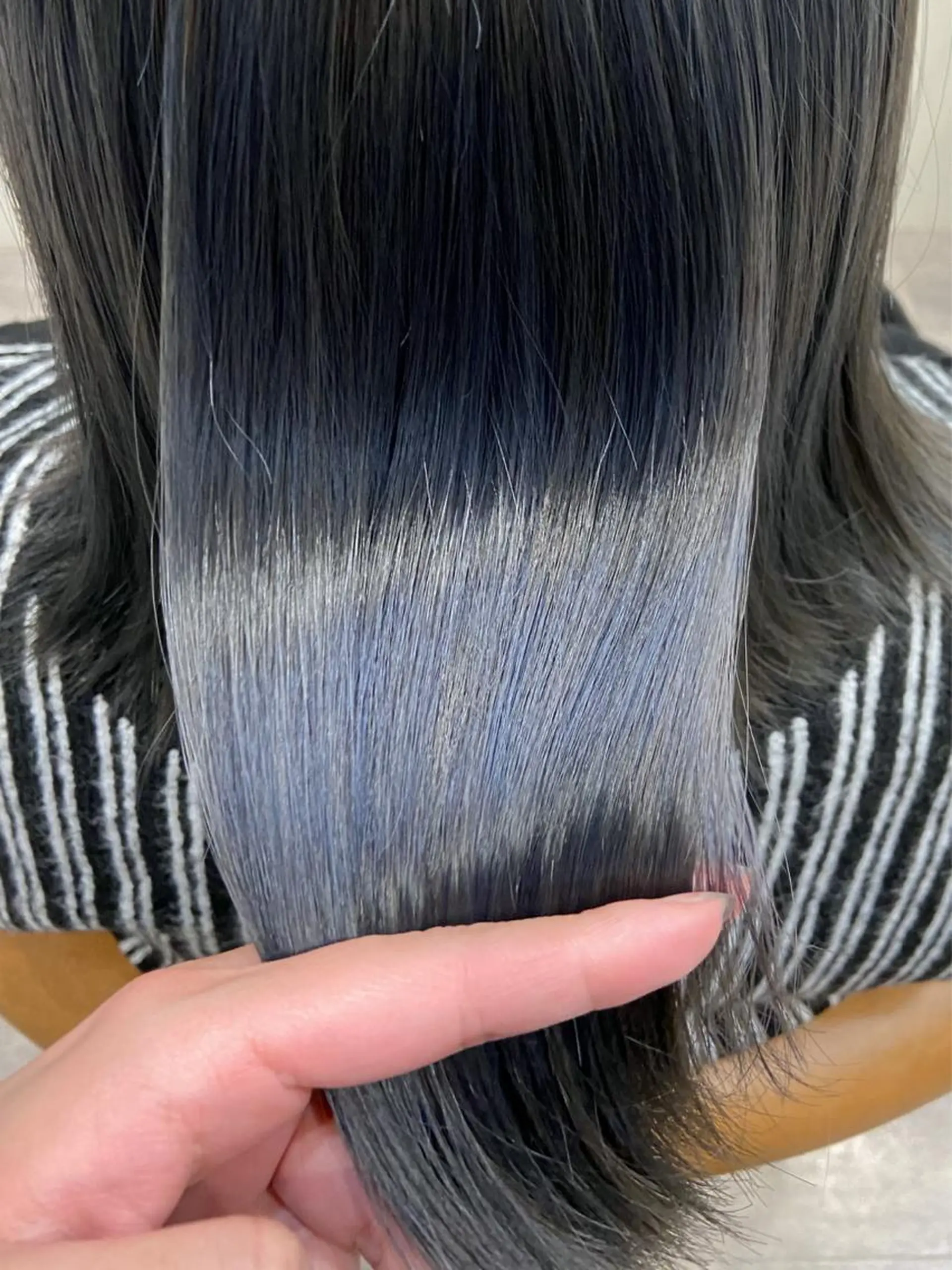 ミディアム カラー ブルーカラー mugelca e'n所属・ワタナベ リリコのヘアスタイル