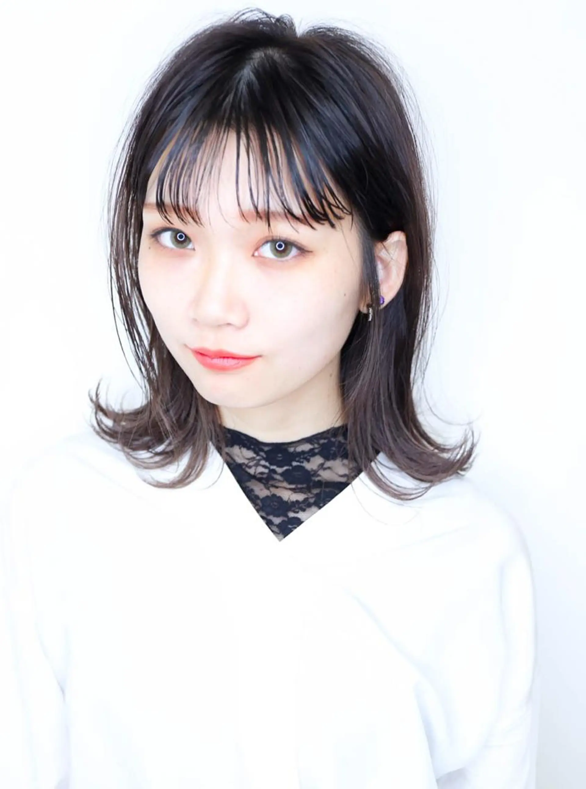 ミディアム カラー ボブ シースルーバング 外ハネヘア メンズヘア特化 崎田 成人のヘアスタイル