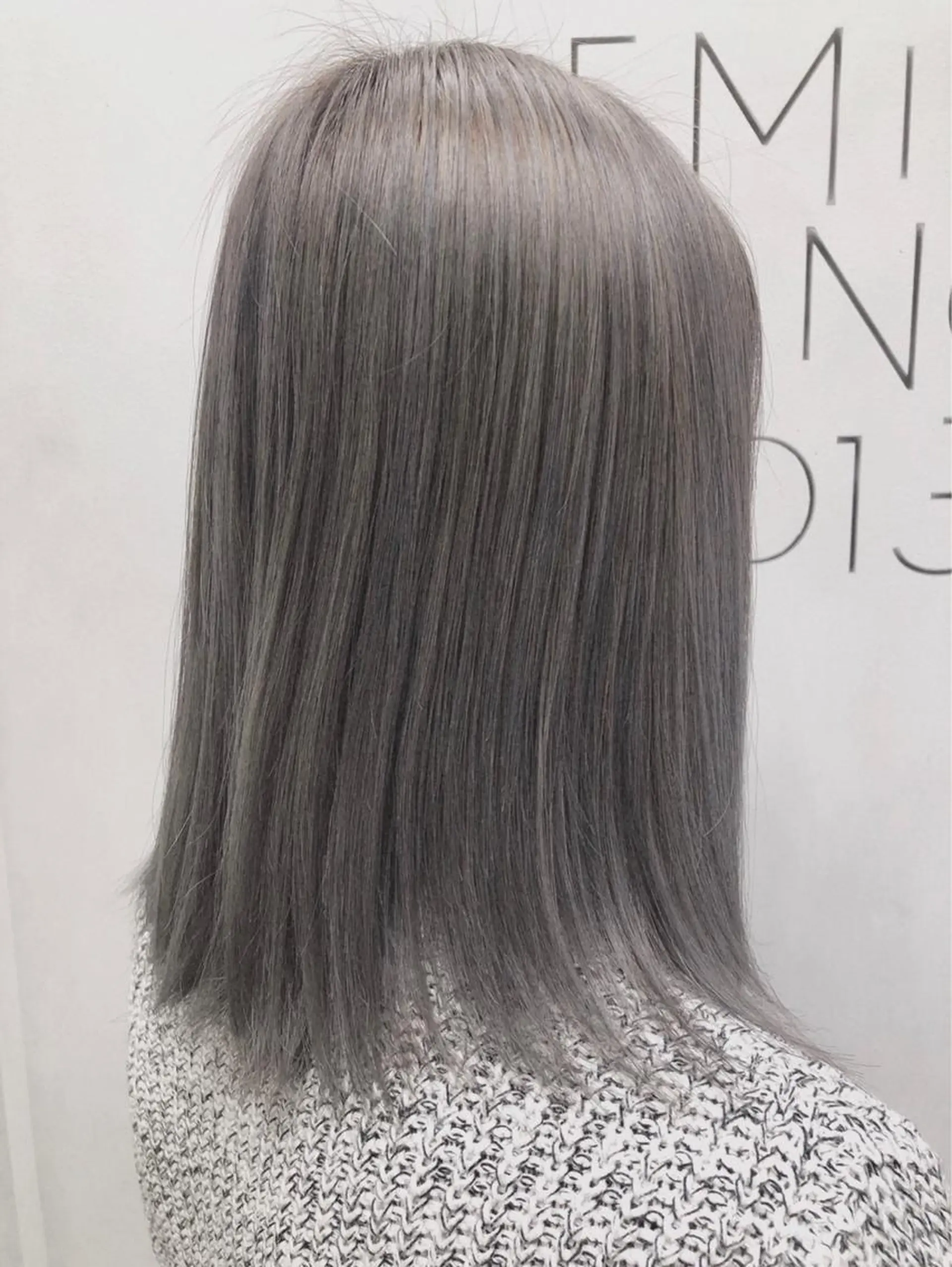 ミディアム カラー アディクシーカラー ブリーチ ケアブリーチ ダブルカラー シルバー OAK溝の口 𖠋SHINYAのヘアスタイル
