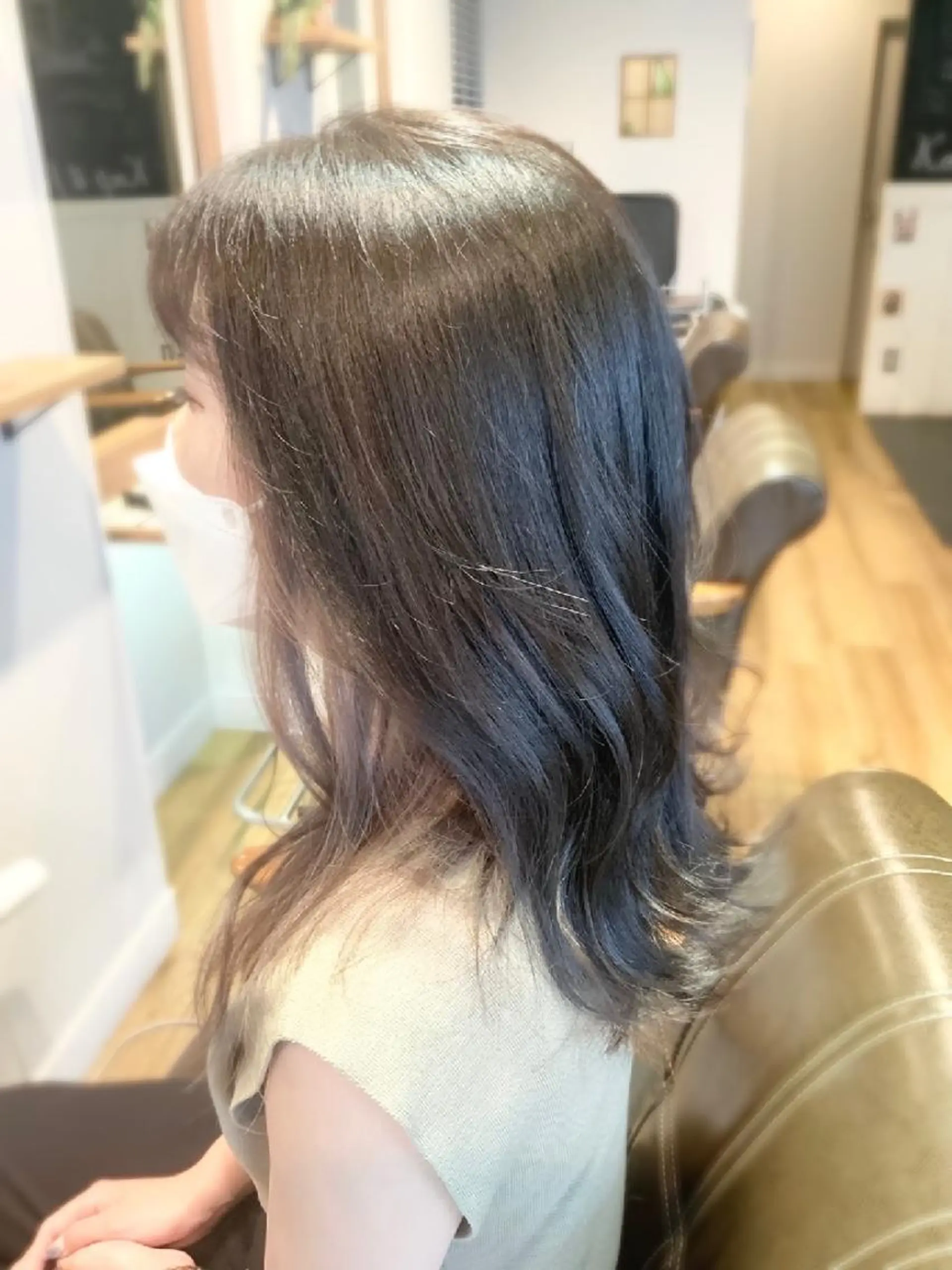 カラー アッシュ アッシュグレー グレージュ インナーカラー ヘアカラー トリートメント 堀 望美のヘアスタイル