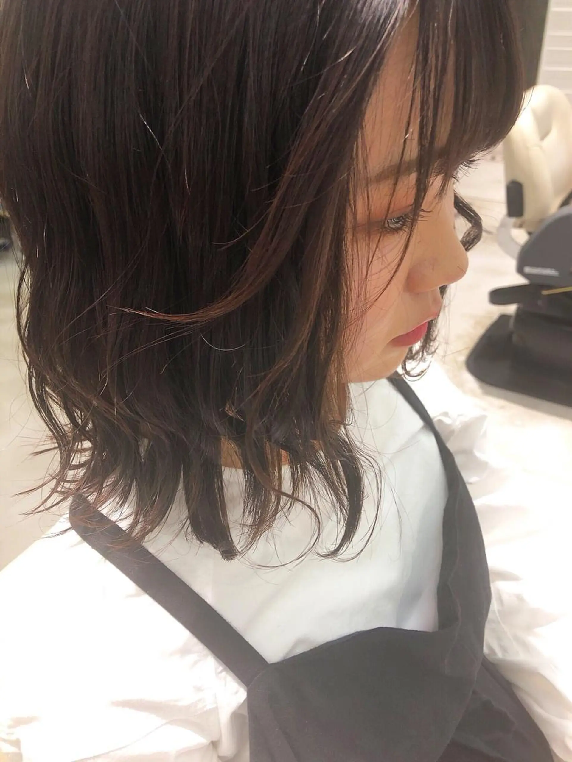 セミロング カラー レイヤーカット カット ヘアカラー トリートメント 尾島 光季のヘアスタイル