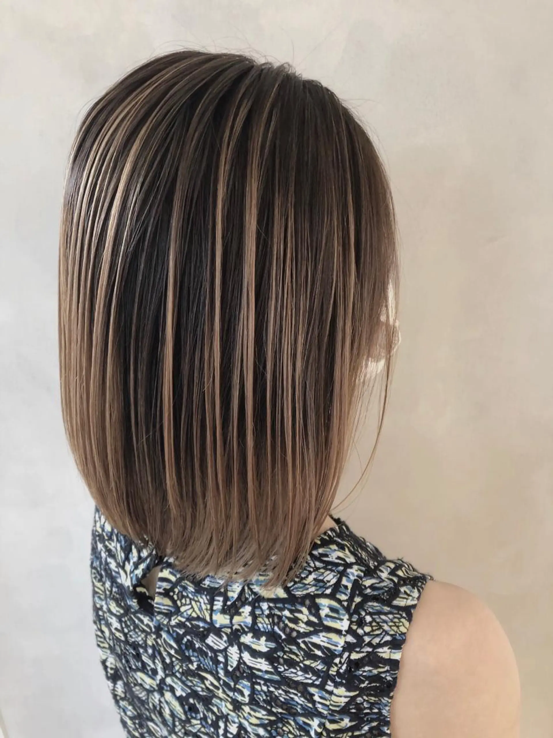 ミディアム レイヤーカット EIGHT 船橋のヘアスタイル