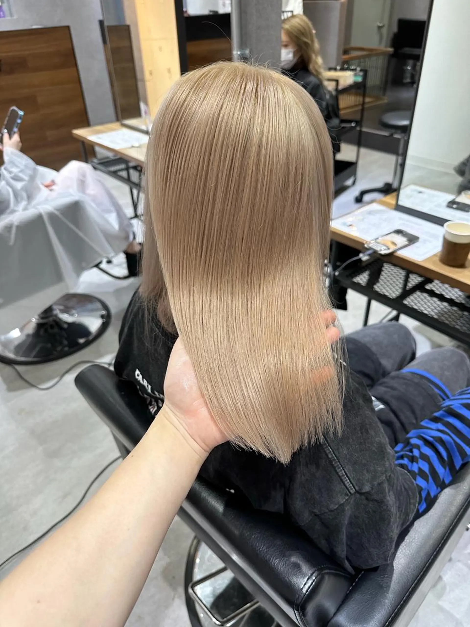 セミロング カラー ベージュカラー ダブルカラー ハイトーンカラー ミルクティーベージュ 髪質改善 池袋🧡ダブルカラー /馴染ませエクステのヘアスタイル