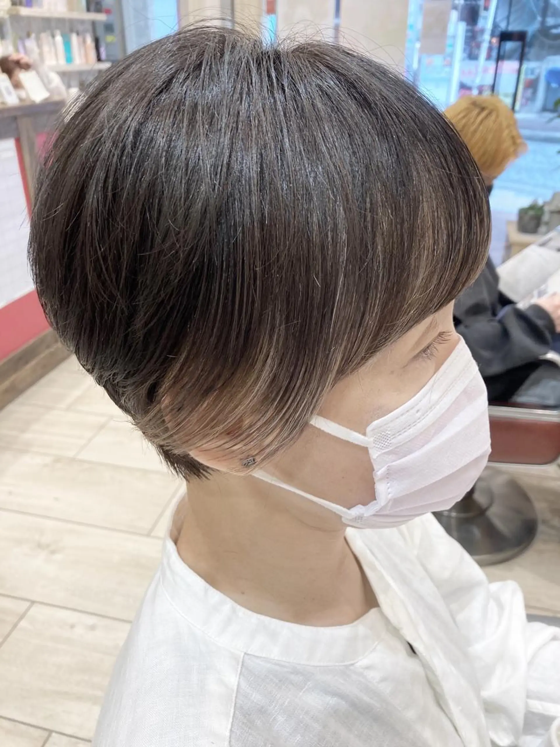 ショート 白髪ぼかしハイライト ヘアアレンジのヘアスタイル