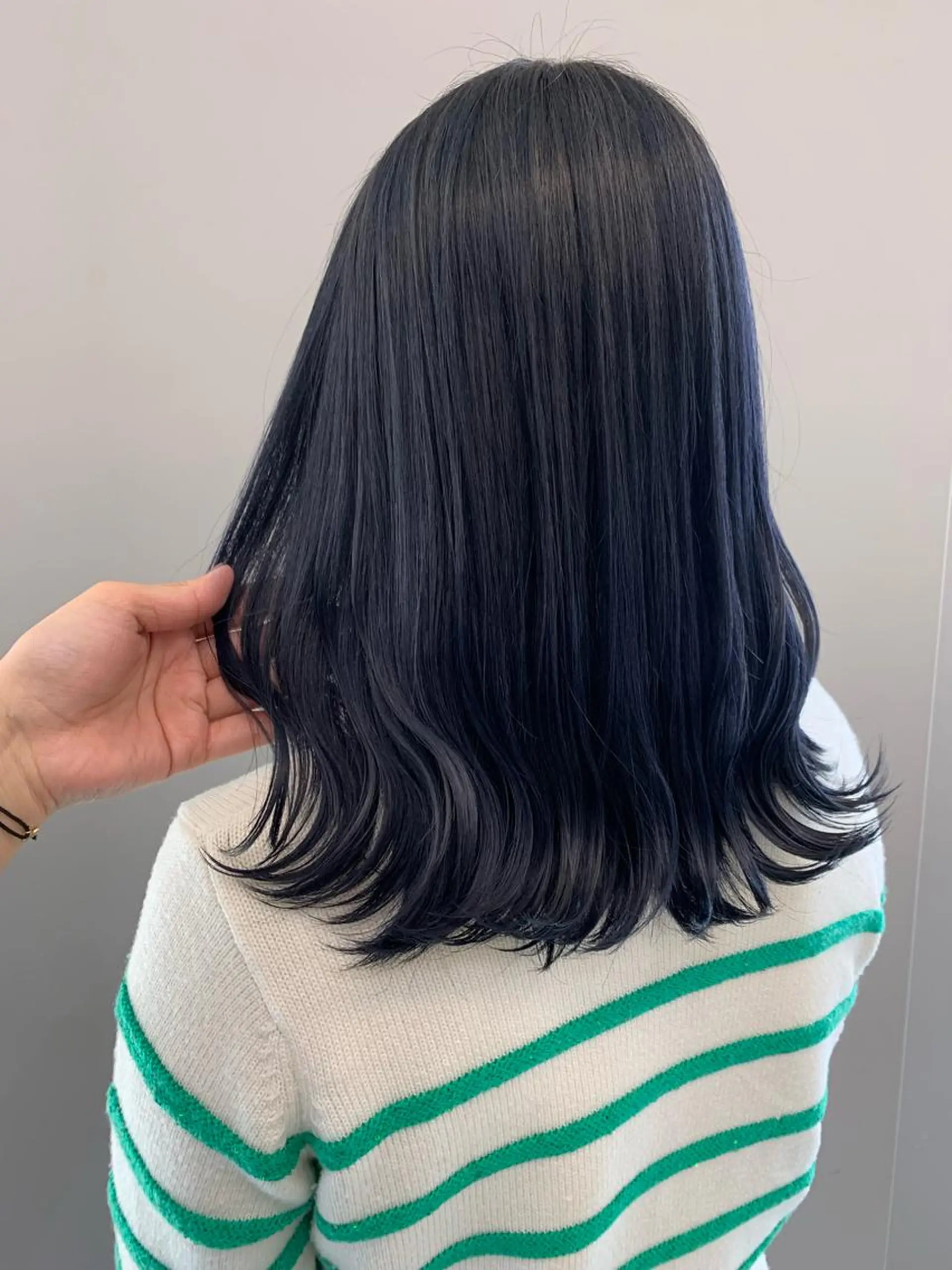 ミディアム カラー ブリーチ ネイビーカラー ヘアカラー theF___ yukoのヘアスタイル