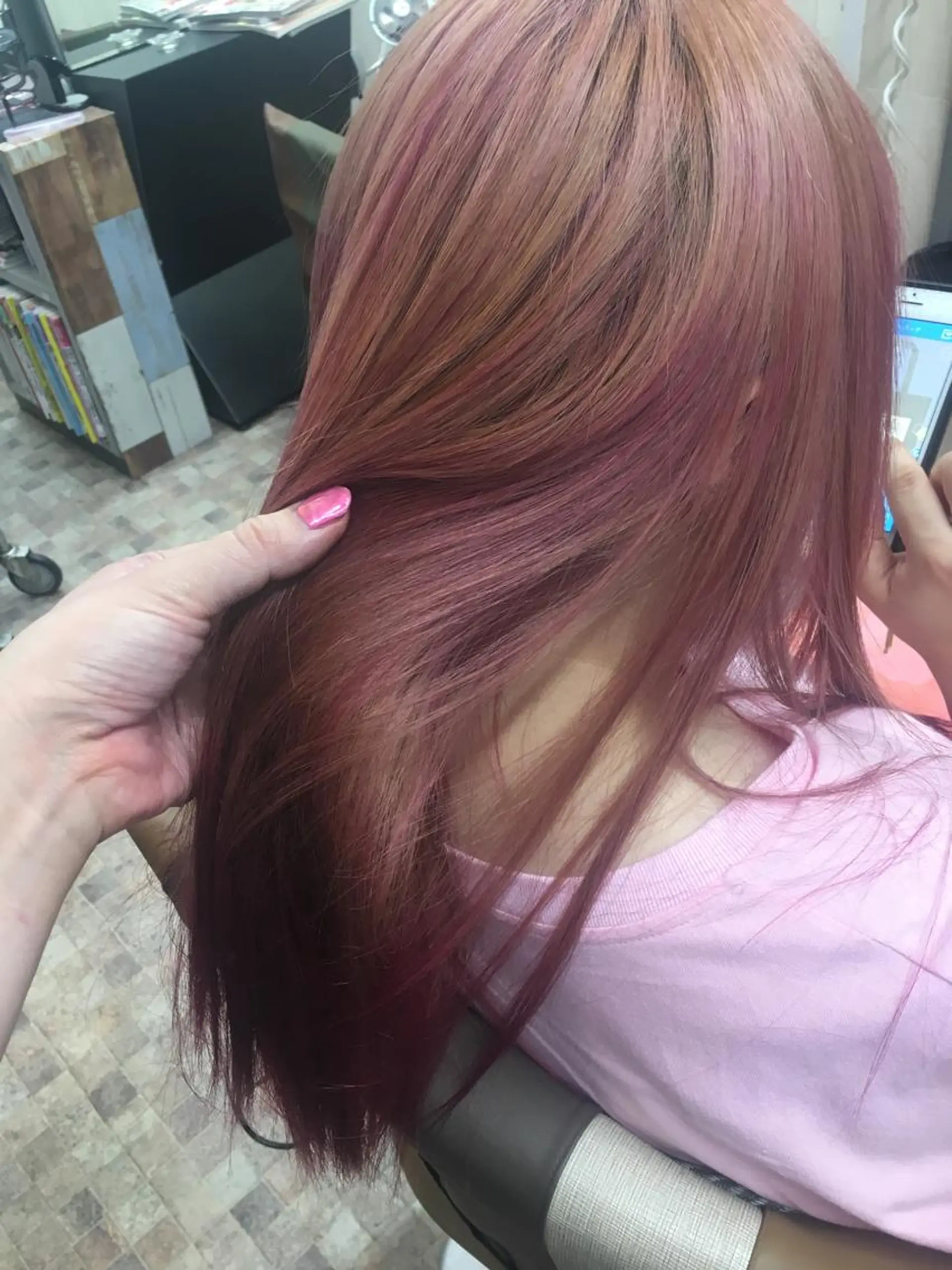 ロング カラー ピンクカラー カット ヘアカラー Partie （パルティー）のヘアスタイル