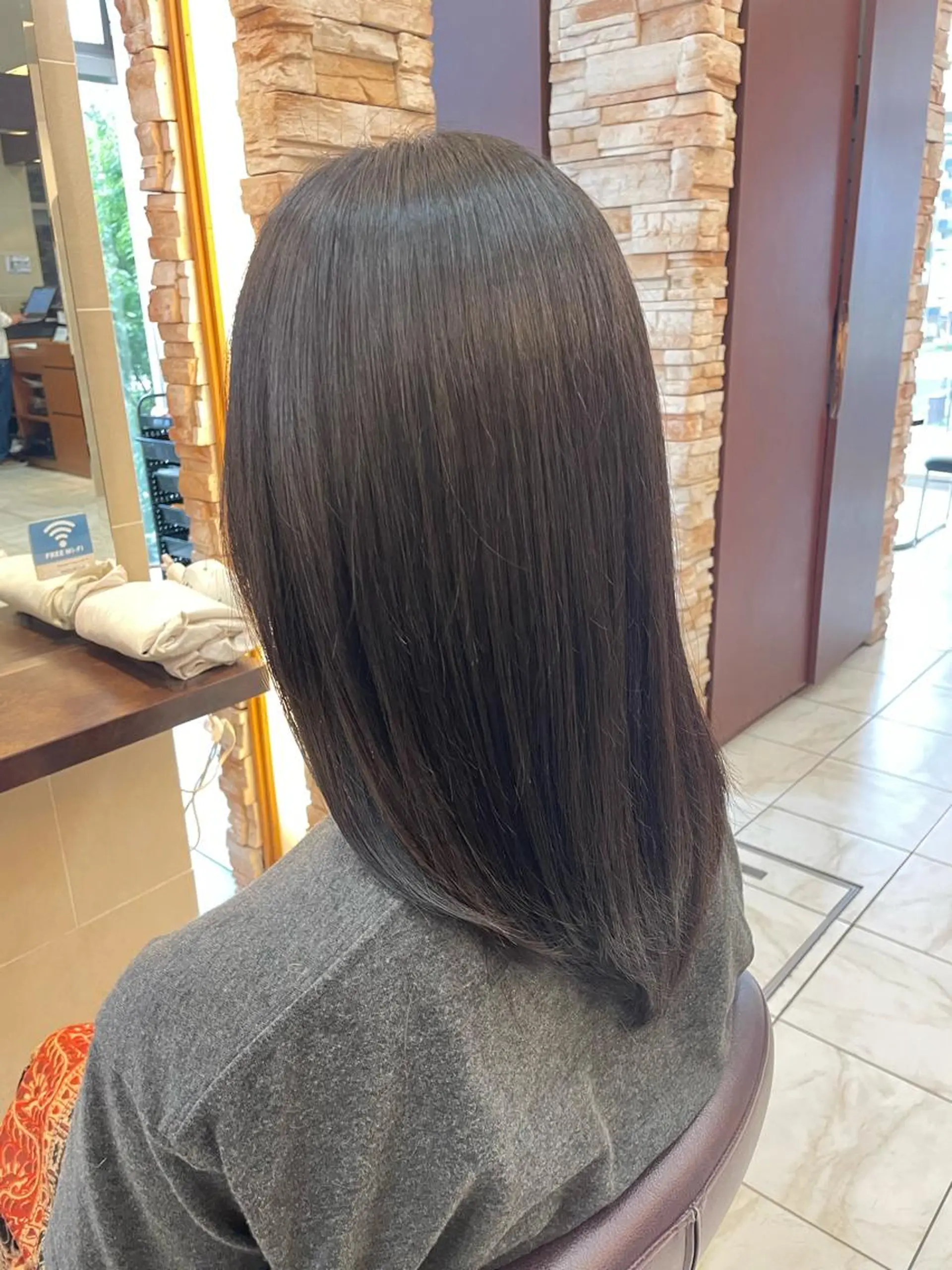 セミロング 垢抜け透明感カラー 🌻篠崎あずさ🌻のヘアスタイル