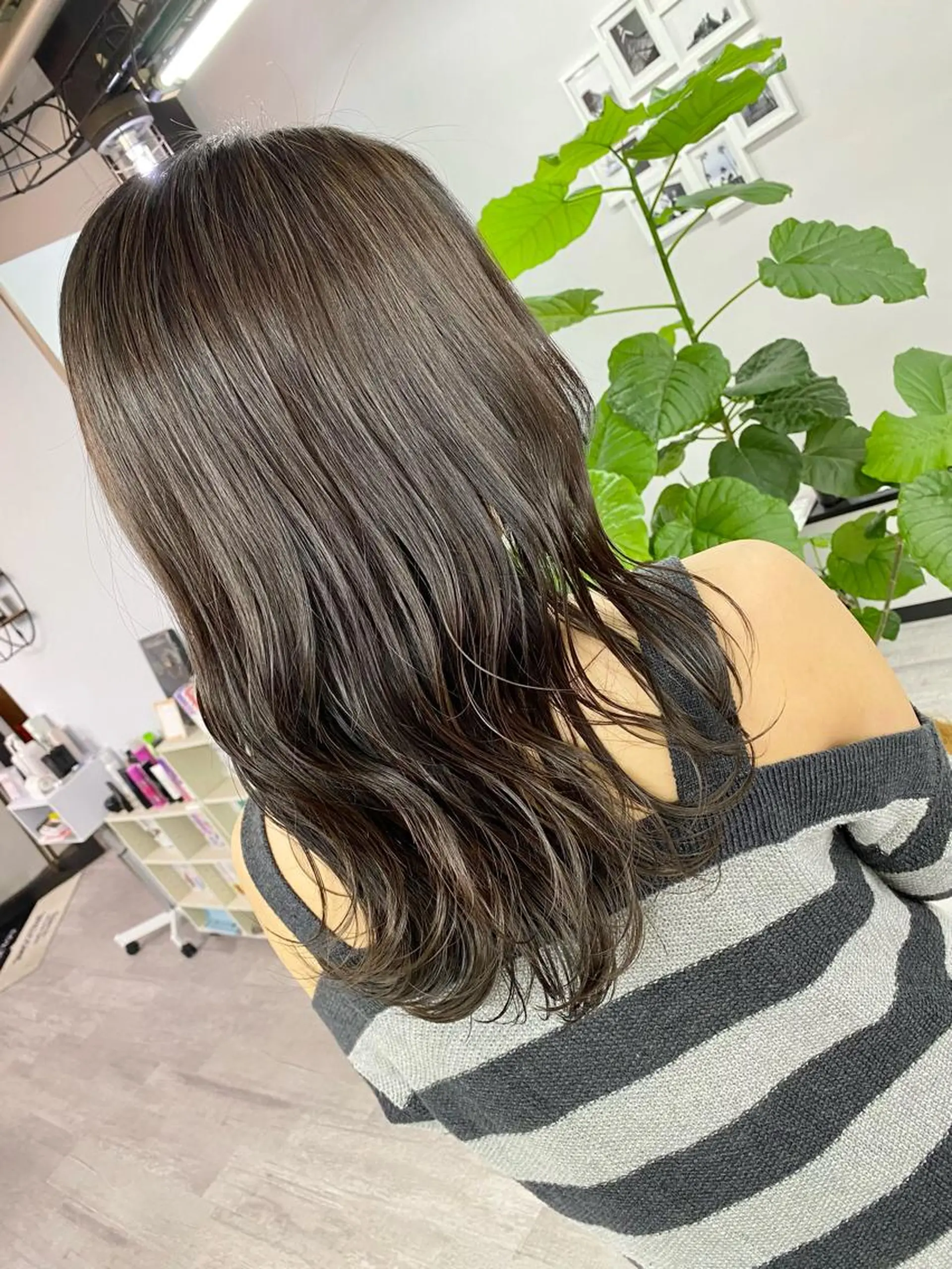 セミロング カラー ヘアカラー トリートメント 名畑 裕貴のヘアスタイル