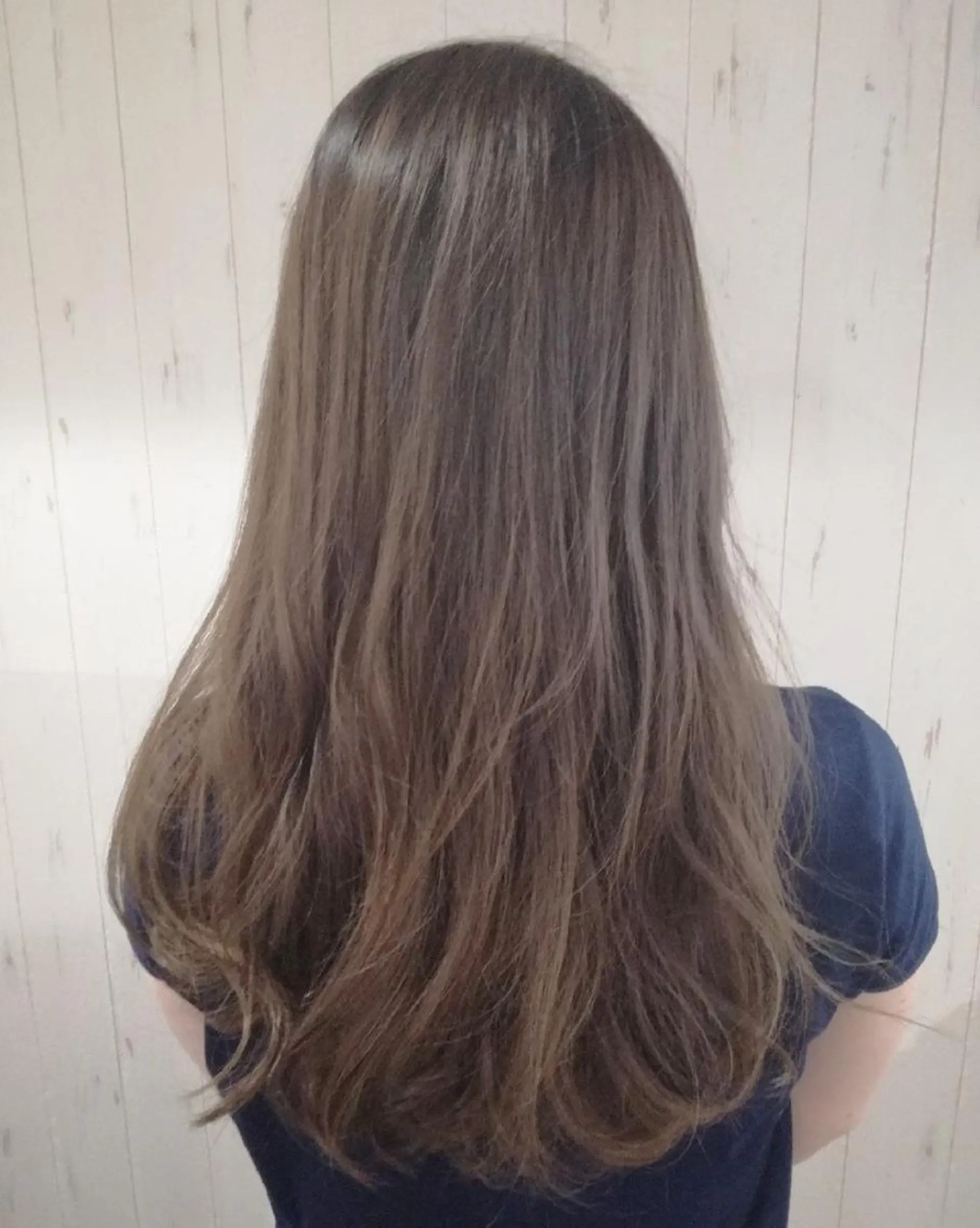カラー ロング アッシュ ベージュカラー 西川 敏夫のヘアスタイル