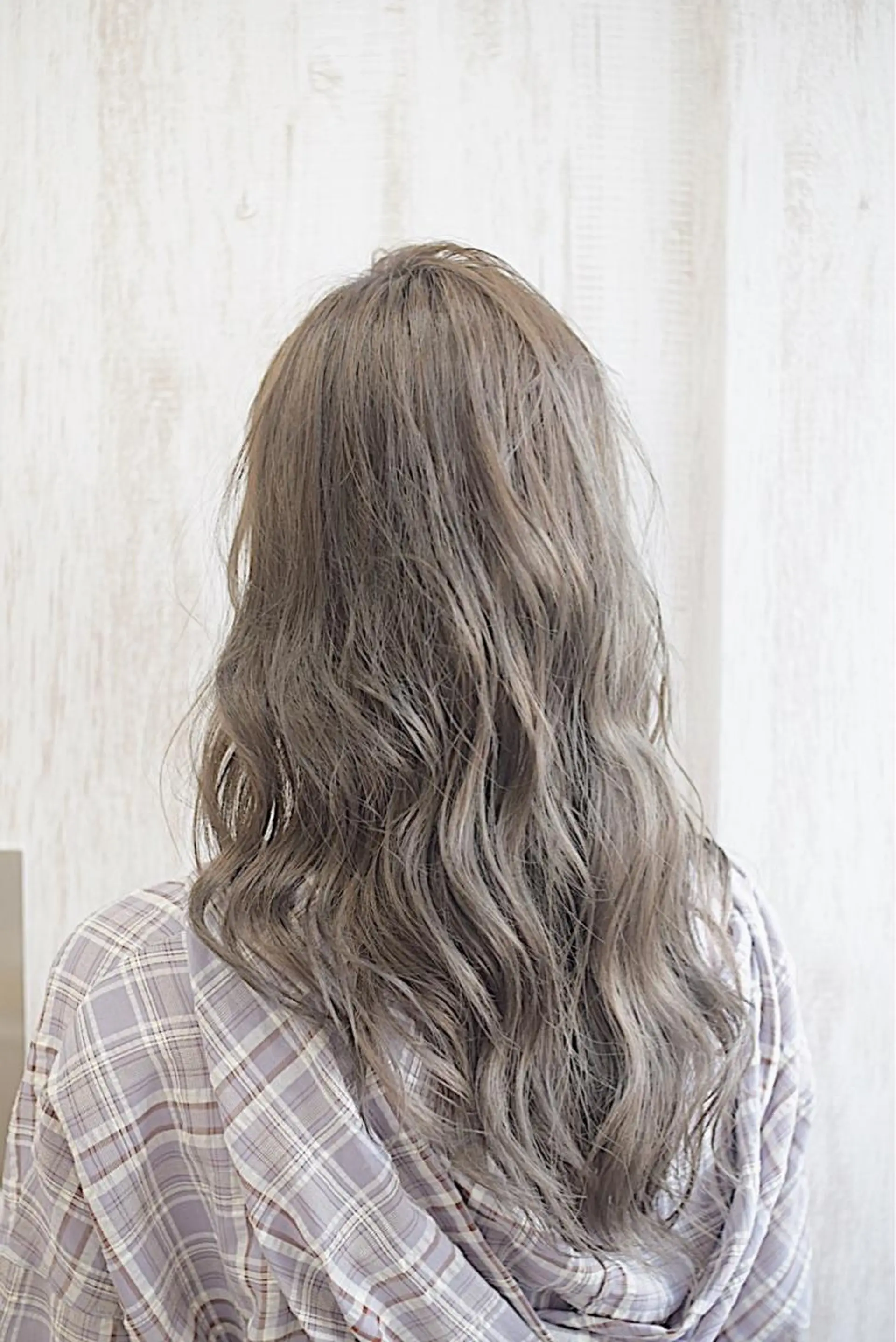 セミロング カラー ブリーチ ヘアカラー トリートメント ハイトーンカラー RYUのヘアスタイル