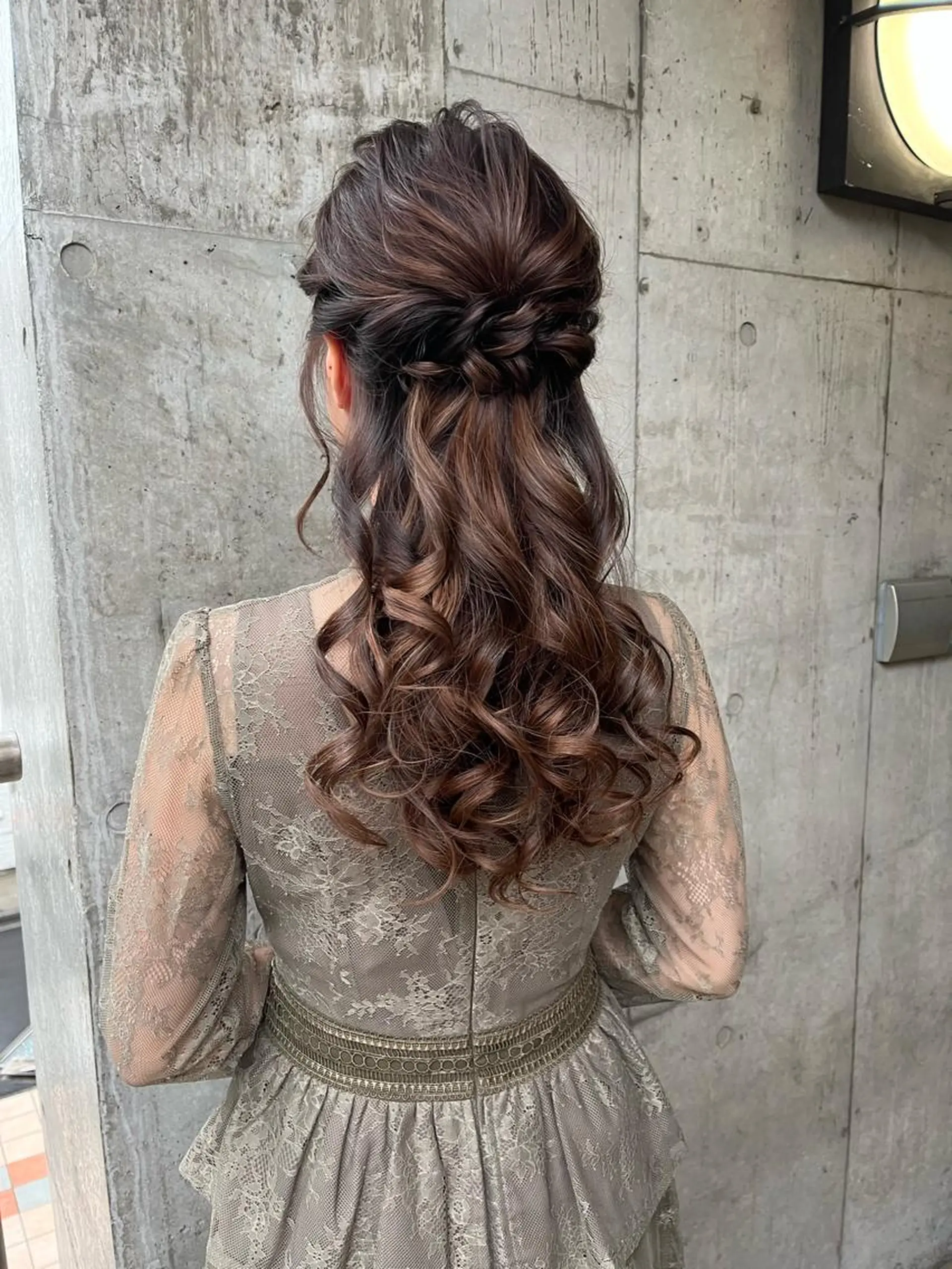 ロング カラー ヘアアレンジ ハーフアップ ヘアセット ミルクティーベージュ 🌿店長　清水ひとみのヘアスタイル