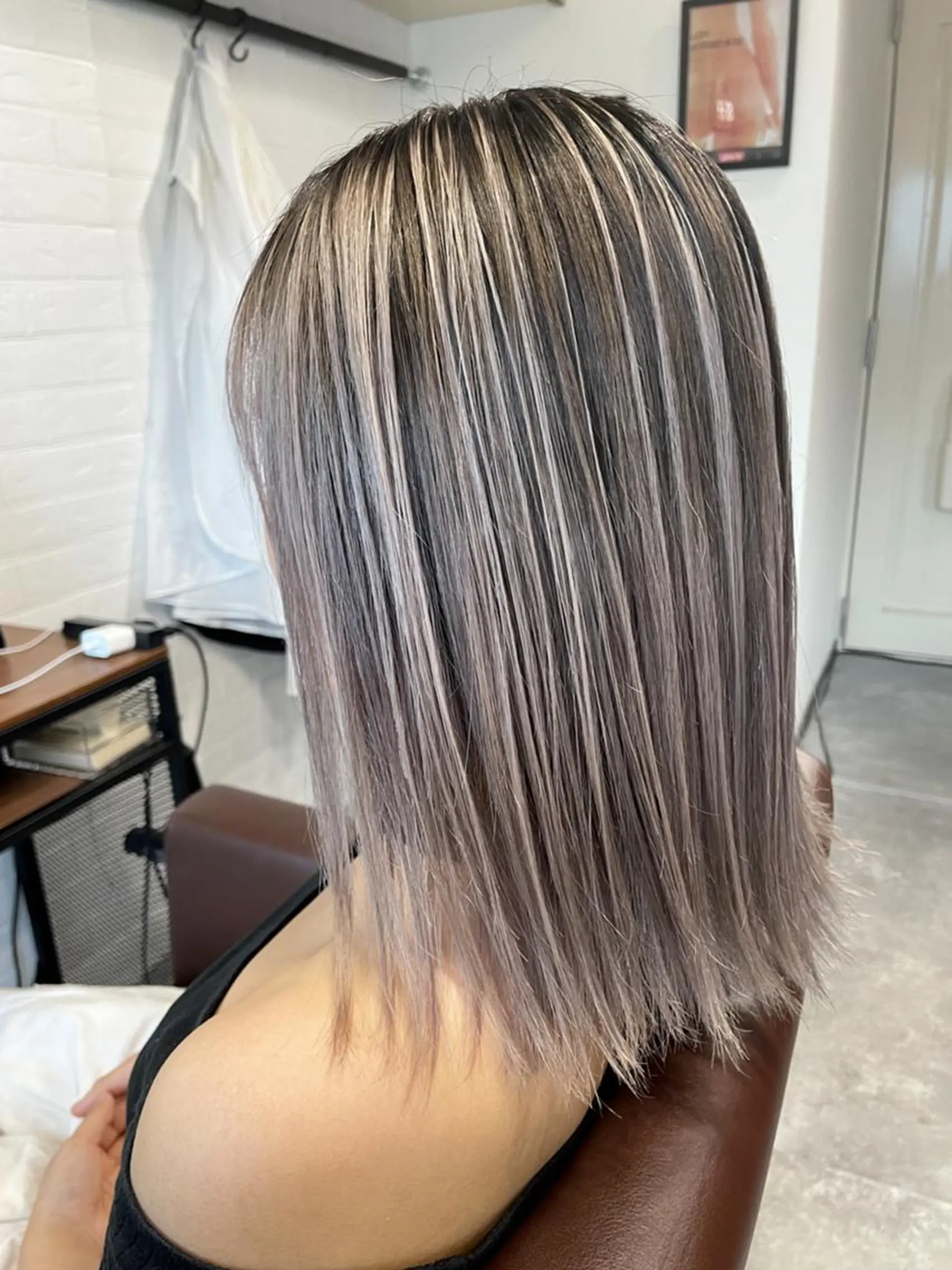 ミディアム カラー 切りっぱなしボブ ボブレイヤー バレイヤージュ ベージュカラー ハイライトカラー ヘアカラー トリートメント WONK. ウォンク 心斎橋のヘアスタイル