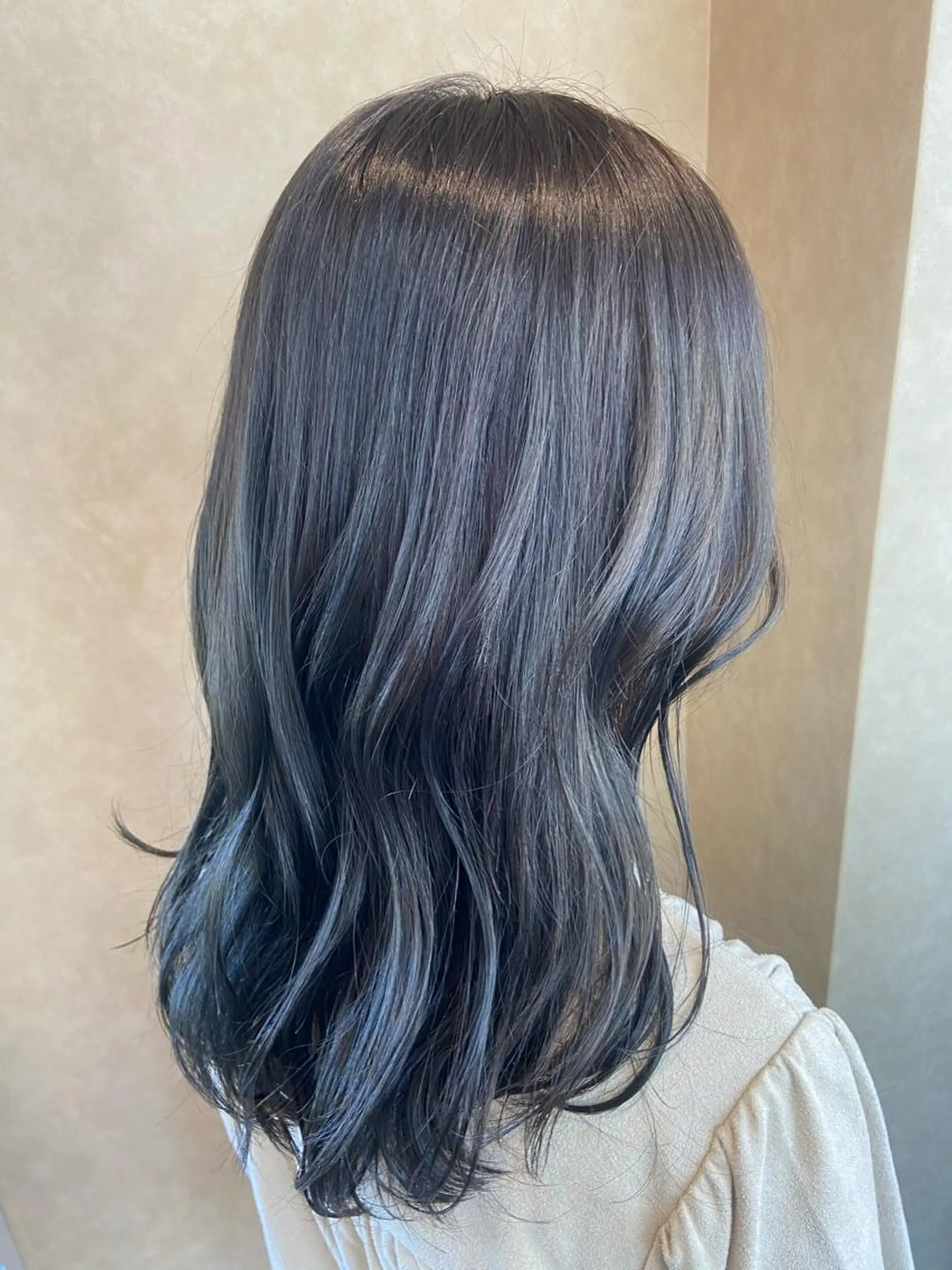 ミディアム カラー 小林 亜紀のヘアスタイル