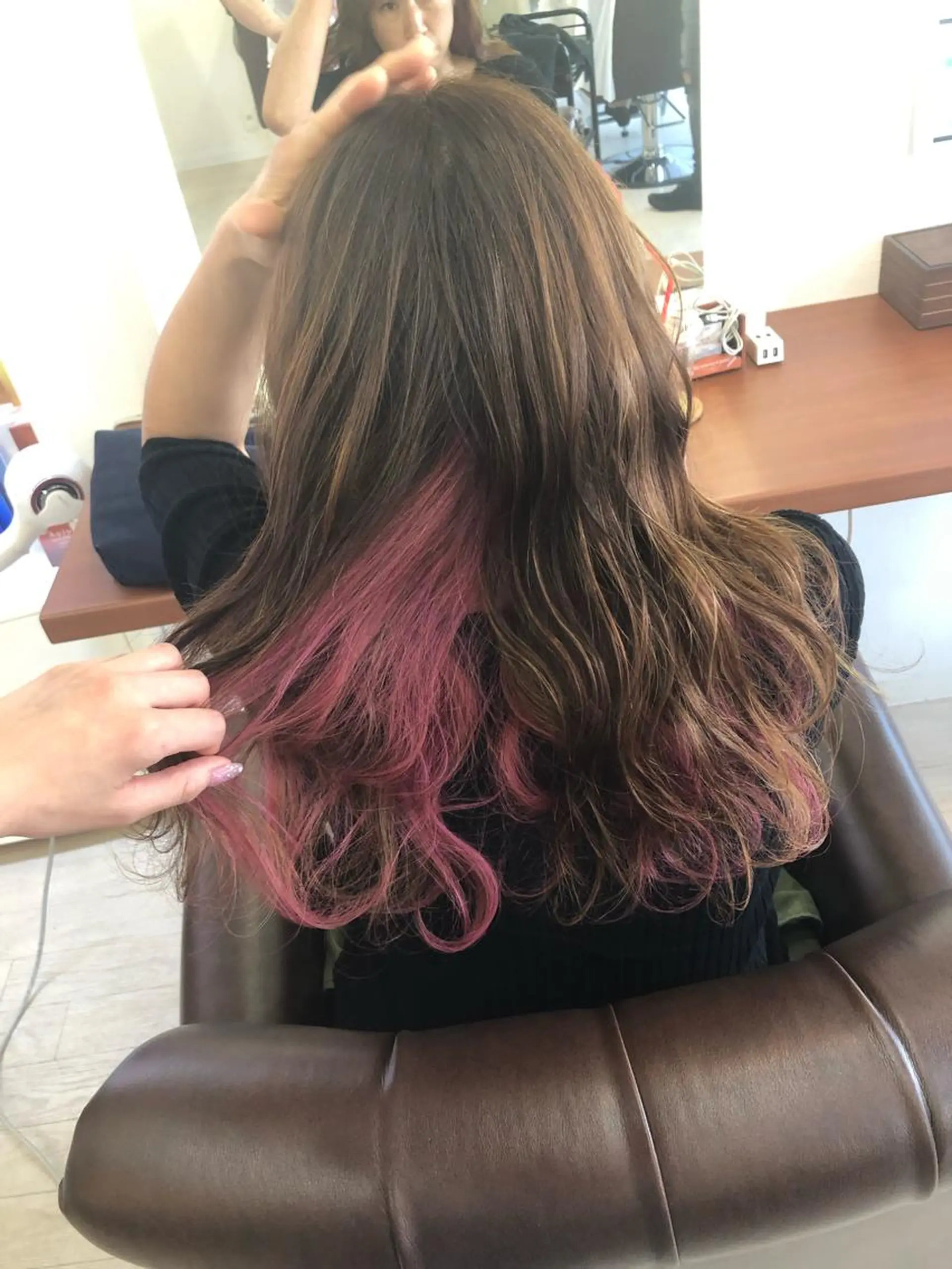 ロング カラー アッシュ アッシュブラウン ブラウンカラー ピンクカラー カット ヘアカラー トリートメント ヘアセット Aujua ソムリエ 勝又舞夏のヘアスタイル