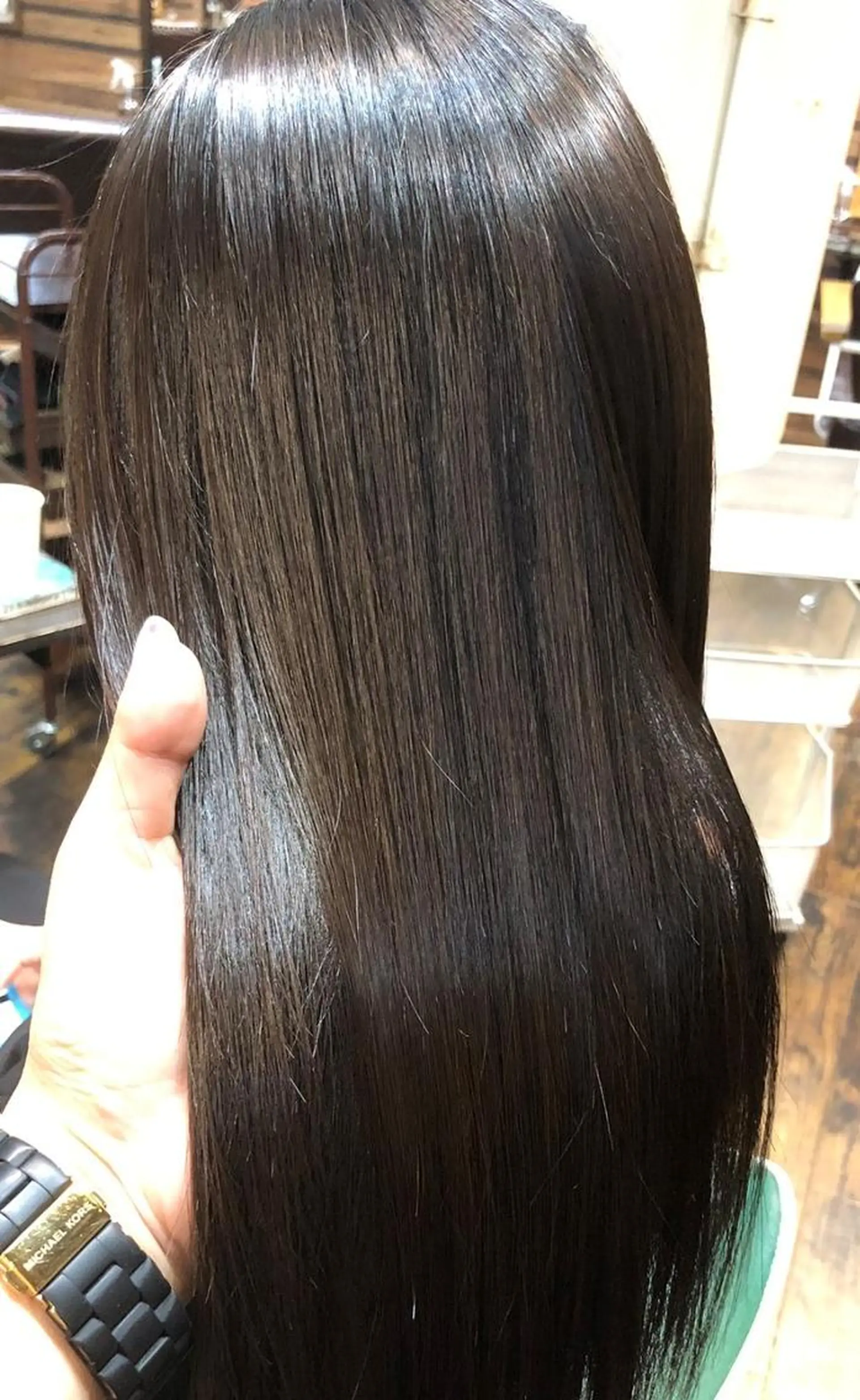 ロング ヘアカラー ＦＵＮＩＣ ファニックのヘアスタイル
