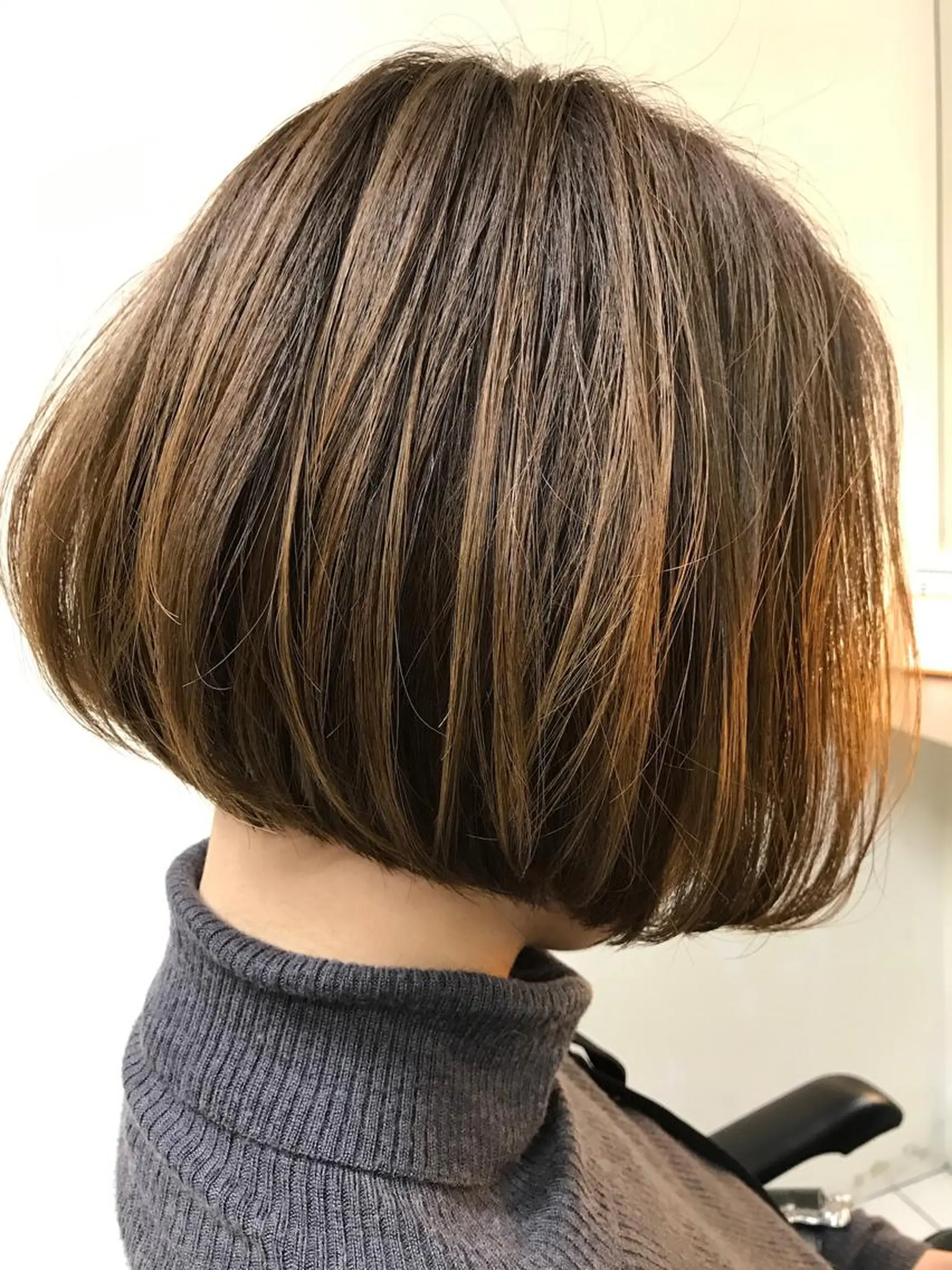 ショート カラー コテ巻き風パーマ/ クロスパーマ/久岡のヘアスタイル