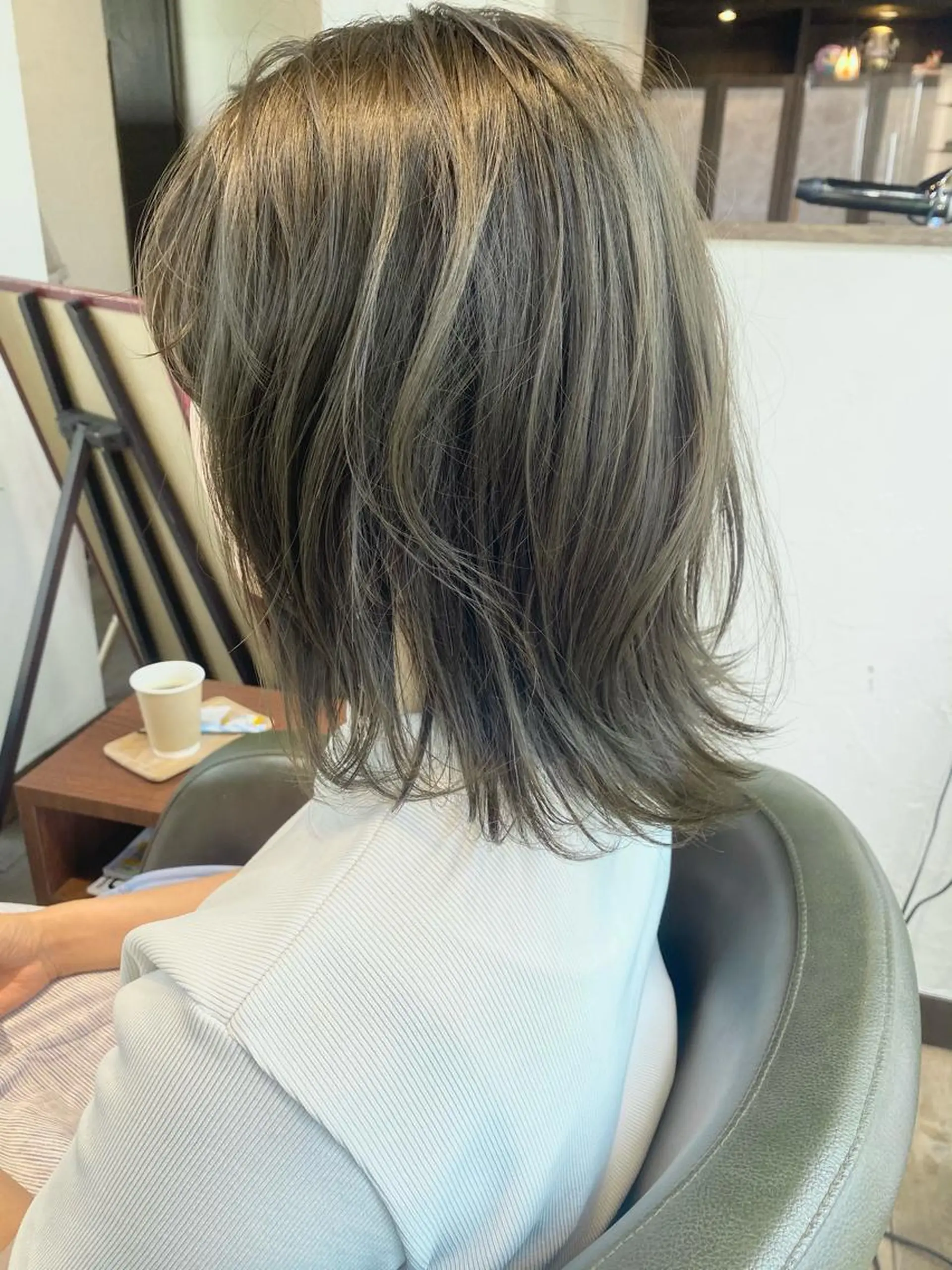 ショート カラー グレージュ 桑原 菜摘のヘアスタイル