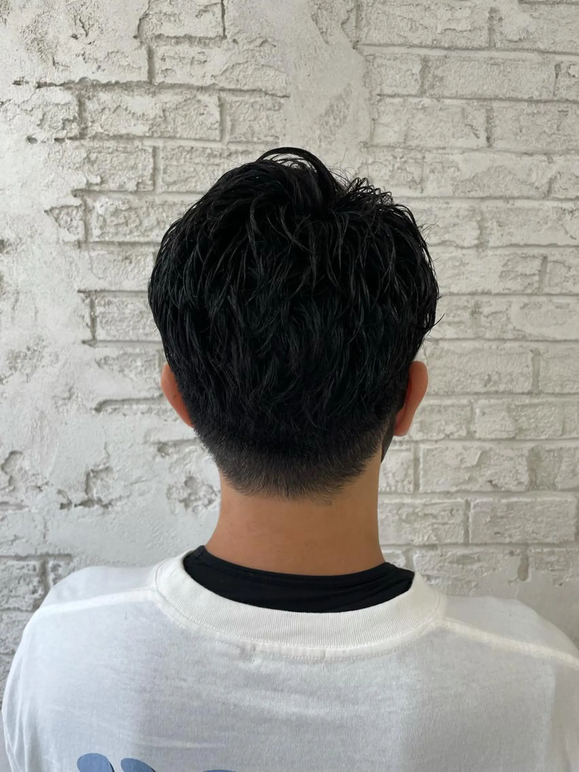 ショート パーマ メンズ メンズパーマ メンズショート メンズツイストパーマ 刈り上げ ショートヘア ブリーチ特化 ハイトーンRYOYAのヘアスタイル