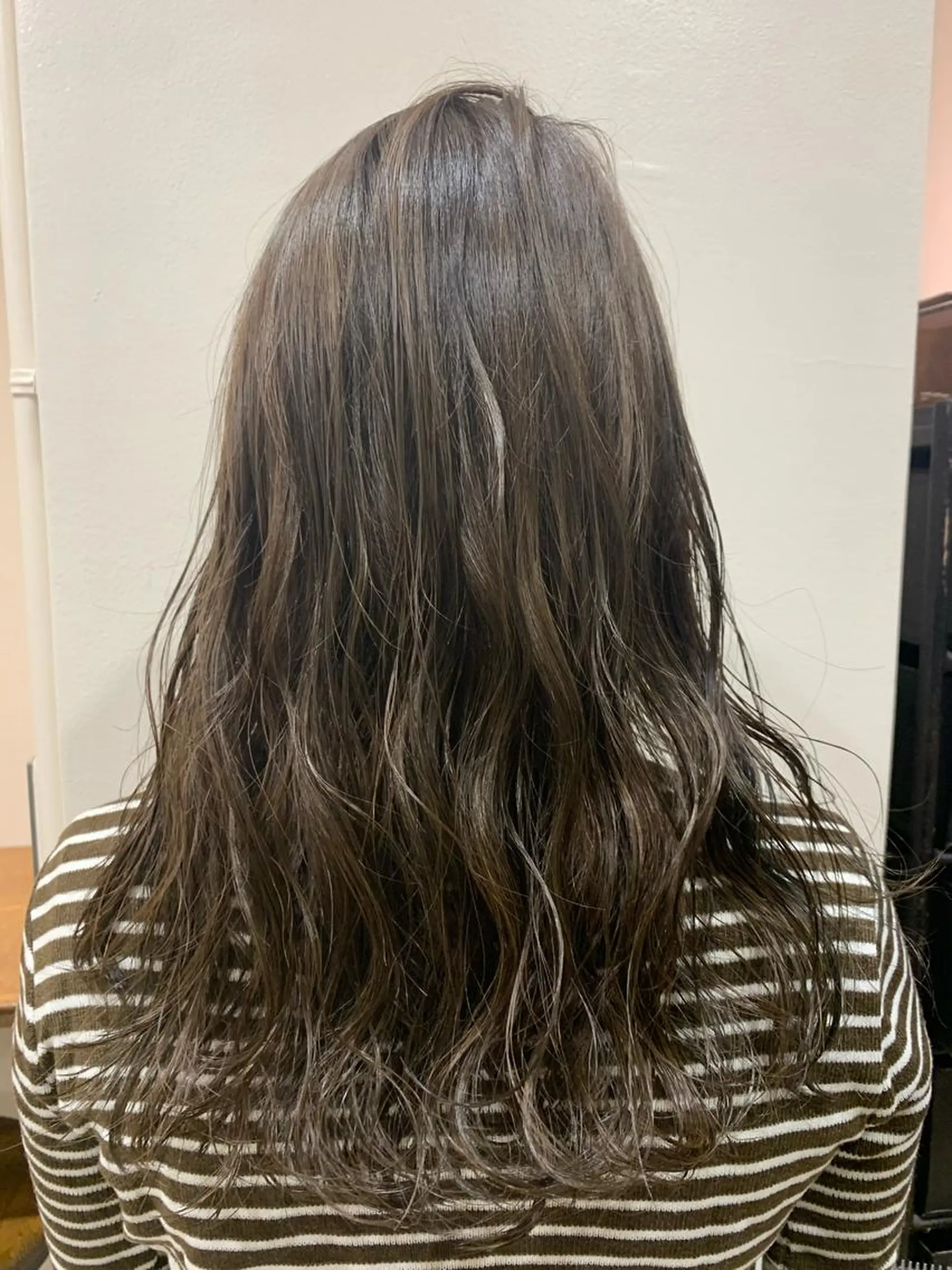 ロング ヘアカラー トリートメント ヘッドスパ ヘアセット 山口 竣也のヘアスタイル