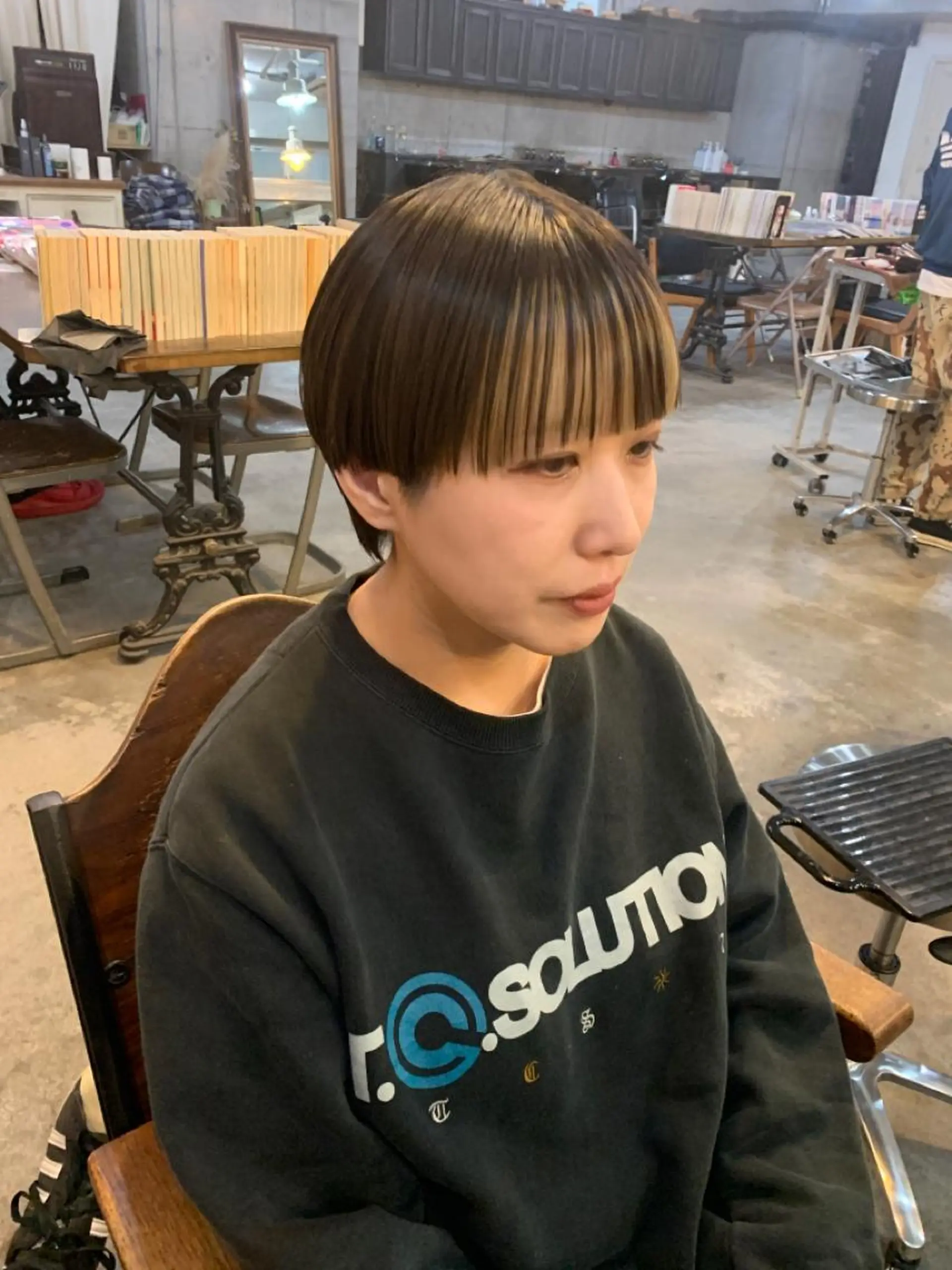 ショート カラー ヘアアレンジ メンズ キッズ ショートボブ メンズバレイヤージュ メンズブリーチ メンズハイライト メンズハイトーン 🌈難波🌈ベージュ カラー【ヒロム】のヘアスタイル