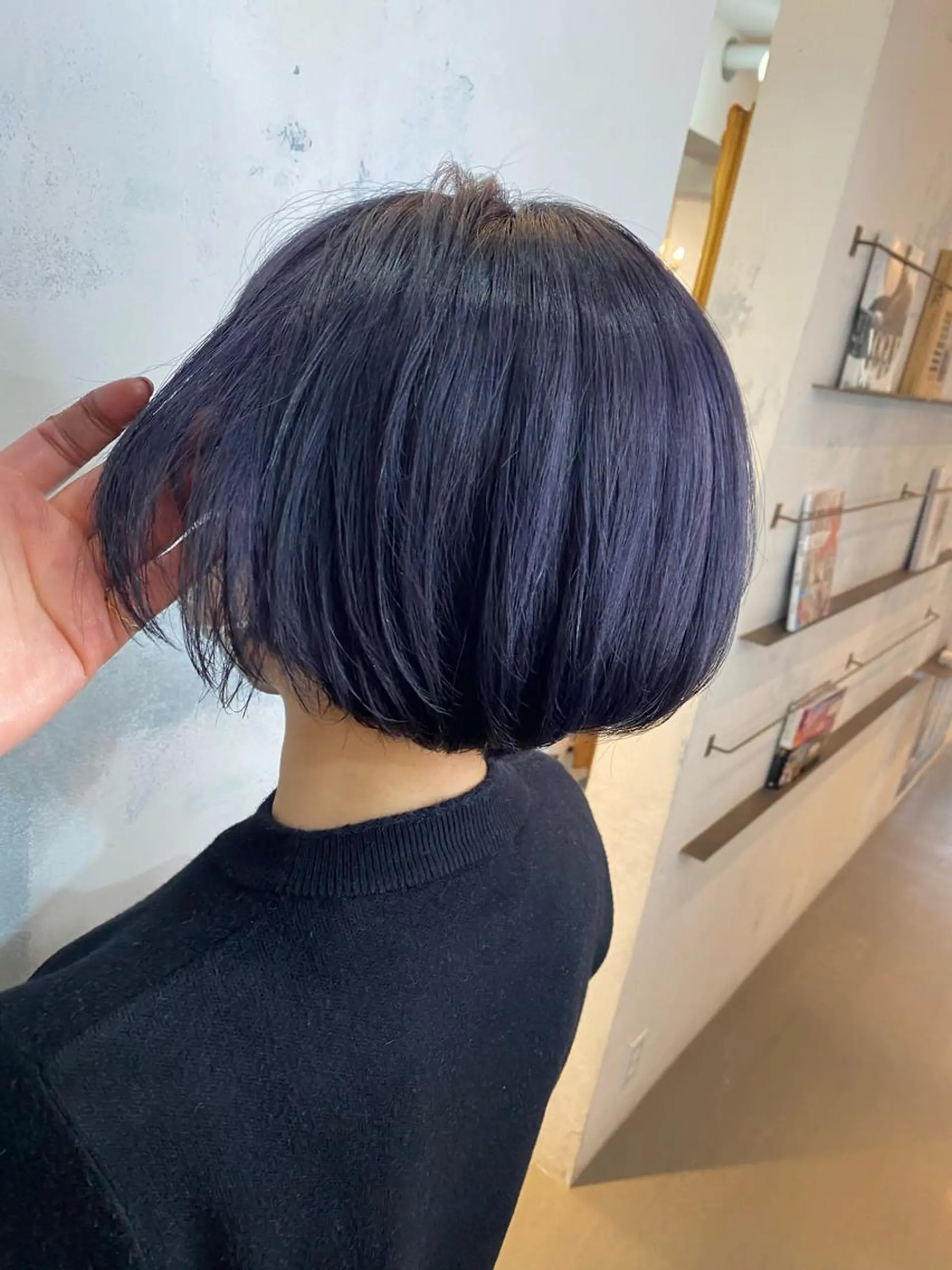 ショート カラー 黒髪 ブリーチ ケアブリーチ ネイビーカラー シルバー ヘアカラー トリートメント 🍑艶髪✖️暖色系 ✨momoka🍑のヘアスタイル