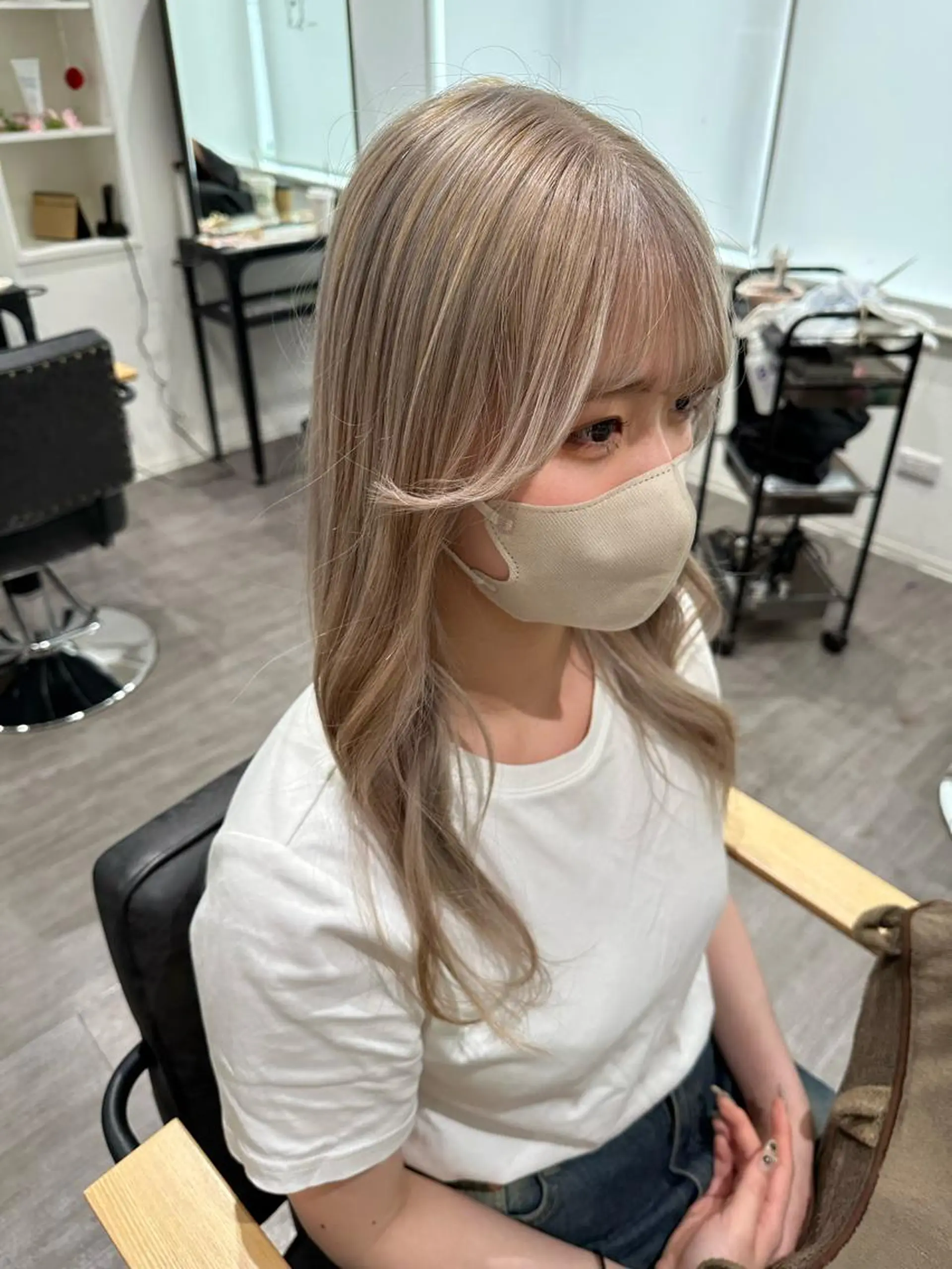 ロング カラー ベージュカラー ホワイトベージュ 上田 紗也のヘアスタイル