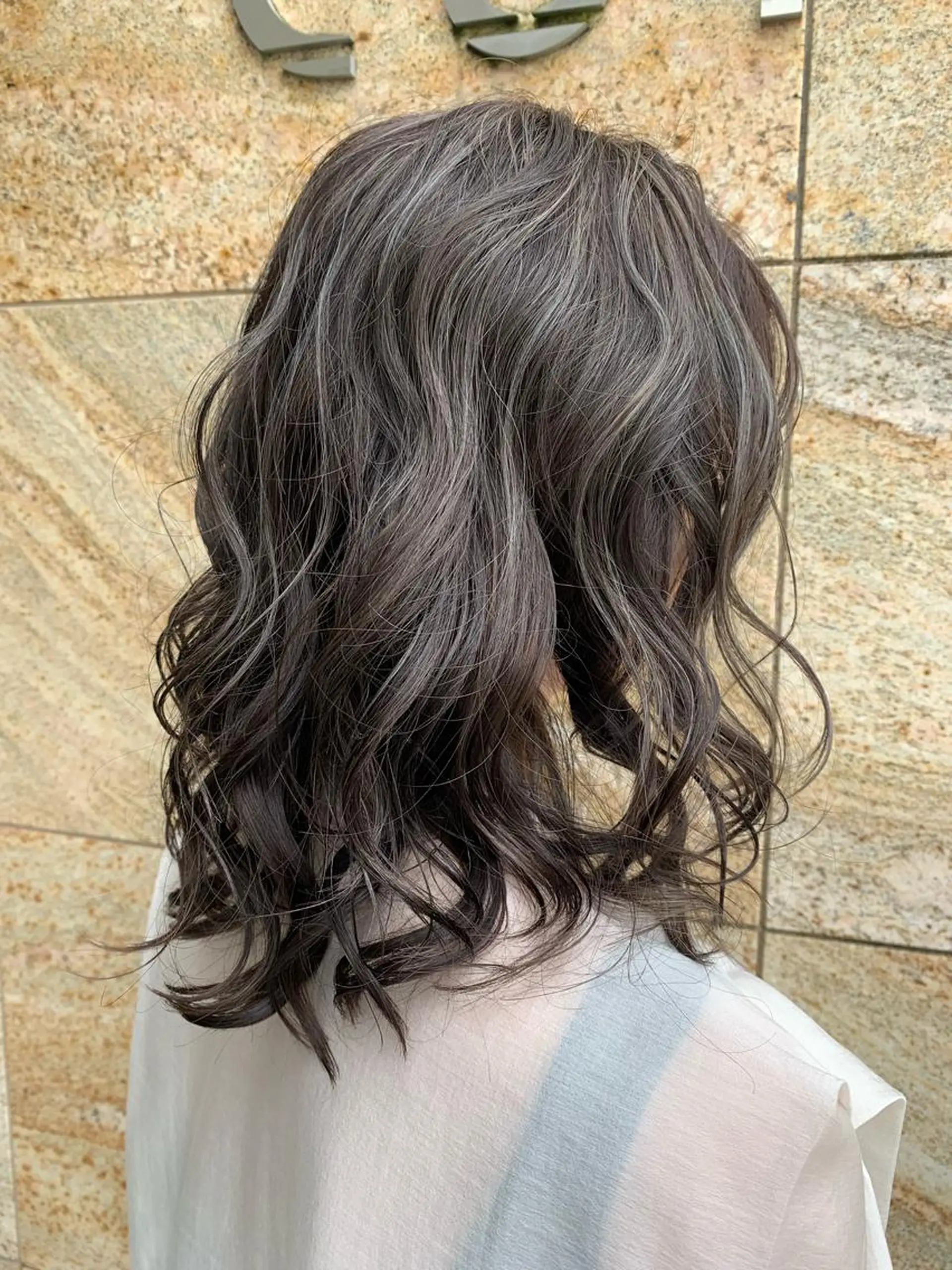 カラー ハイライトカラー さとう あやかのヘアスタイル