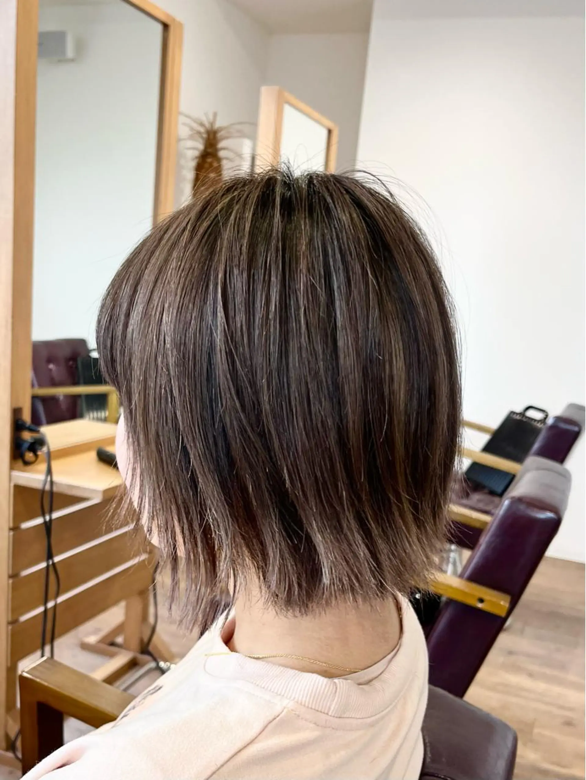 ショート カラー バレイヤージュ ベージュカラー ブリーチ レイヤーカット トリートメント ヘアカラー KIZU 髪質改善 オカルト怪談のヘアスタイル