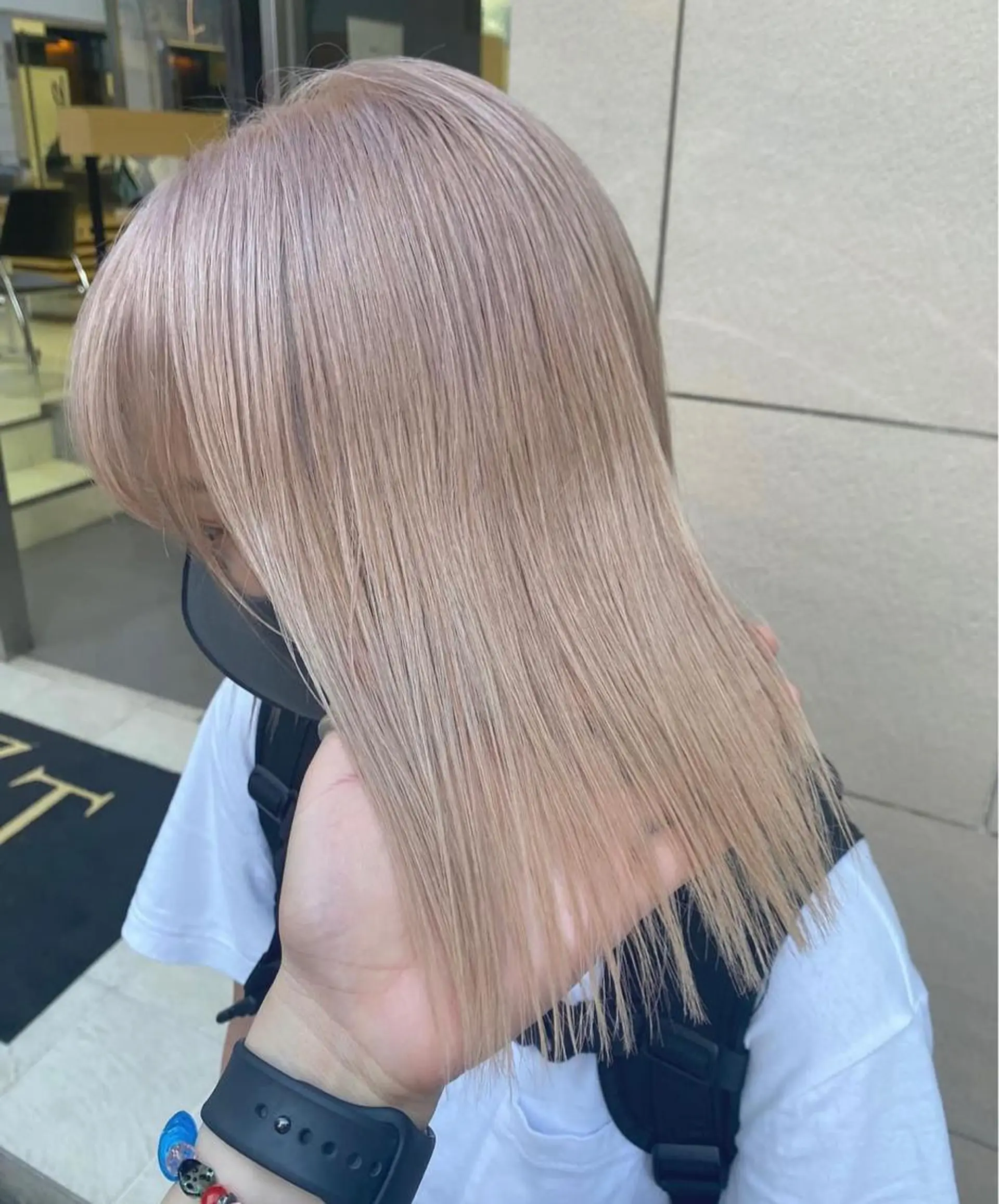 セミロング 艶カラー🪽萩原 実那子のヘアスタイル