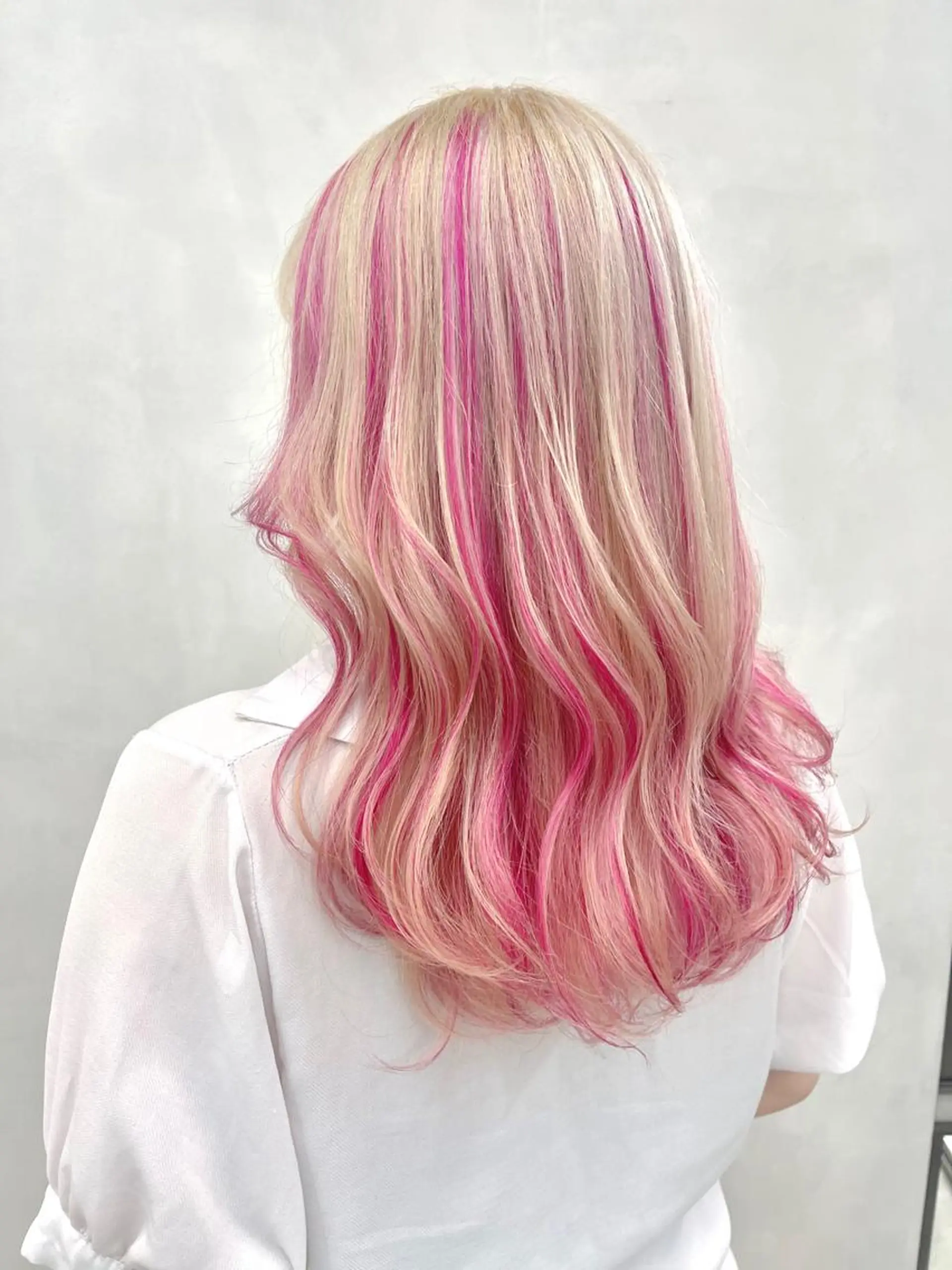 ロング カラー メッシュ ピンクカラー 🦋レイヤーカット ミドリカワ🦋のヘアスタイル