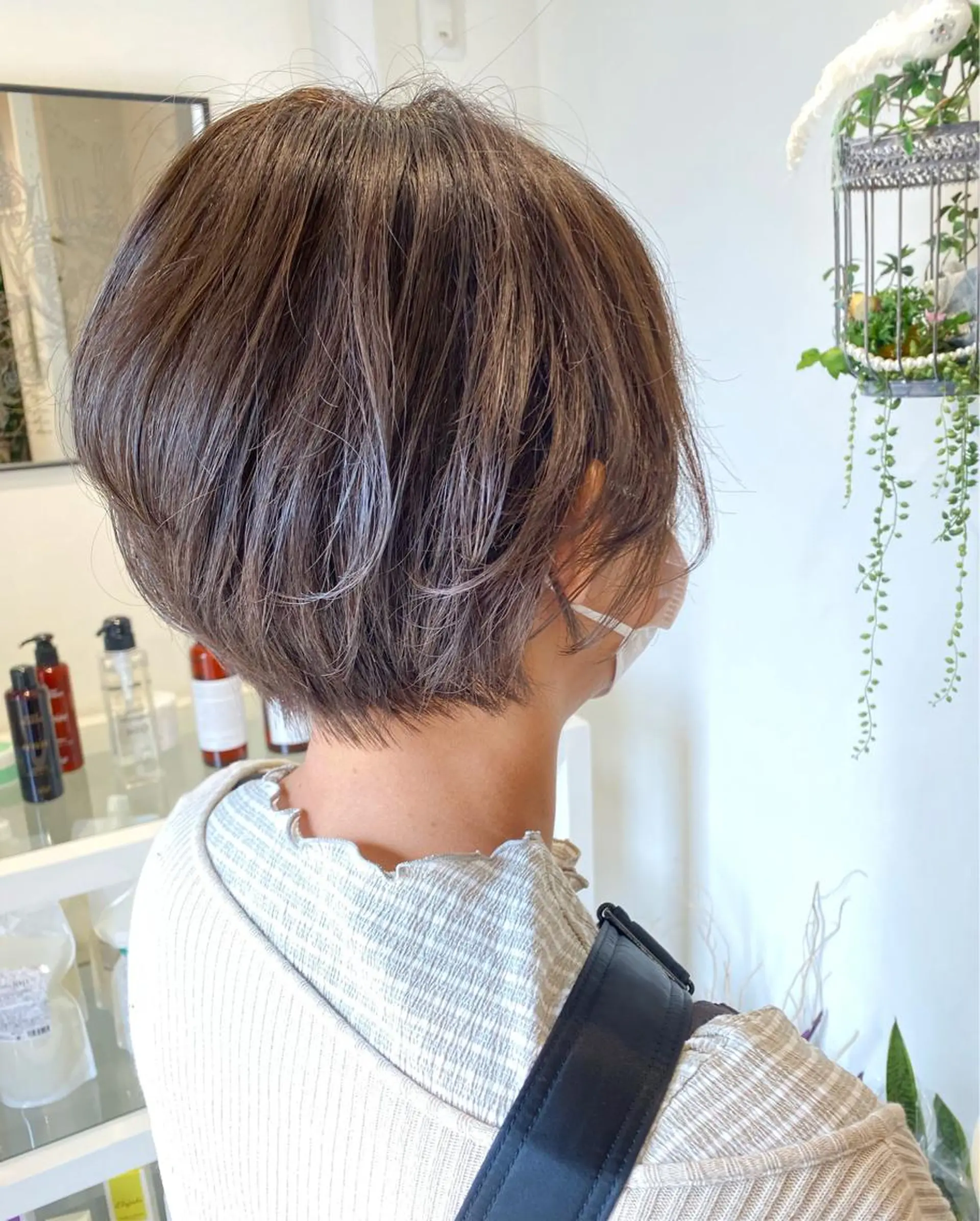 ショート カラー ショートボブ ベージュカラー オリーブベージュ ボブ ショートヘア 荒木 ひろかのヘアスタイル