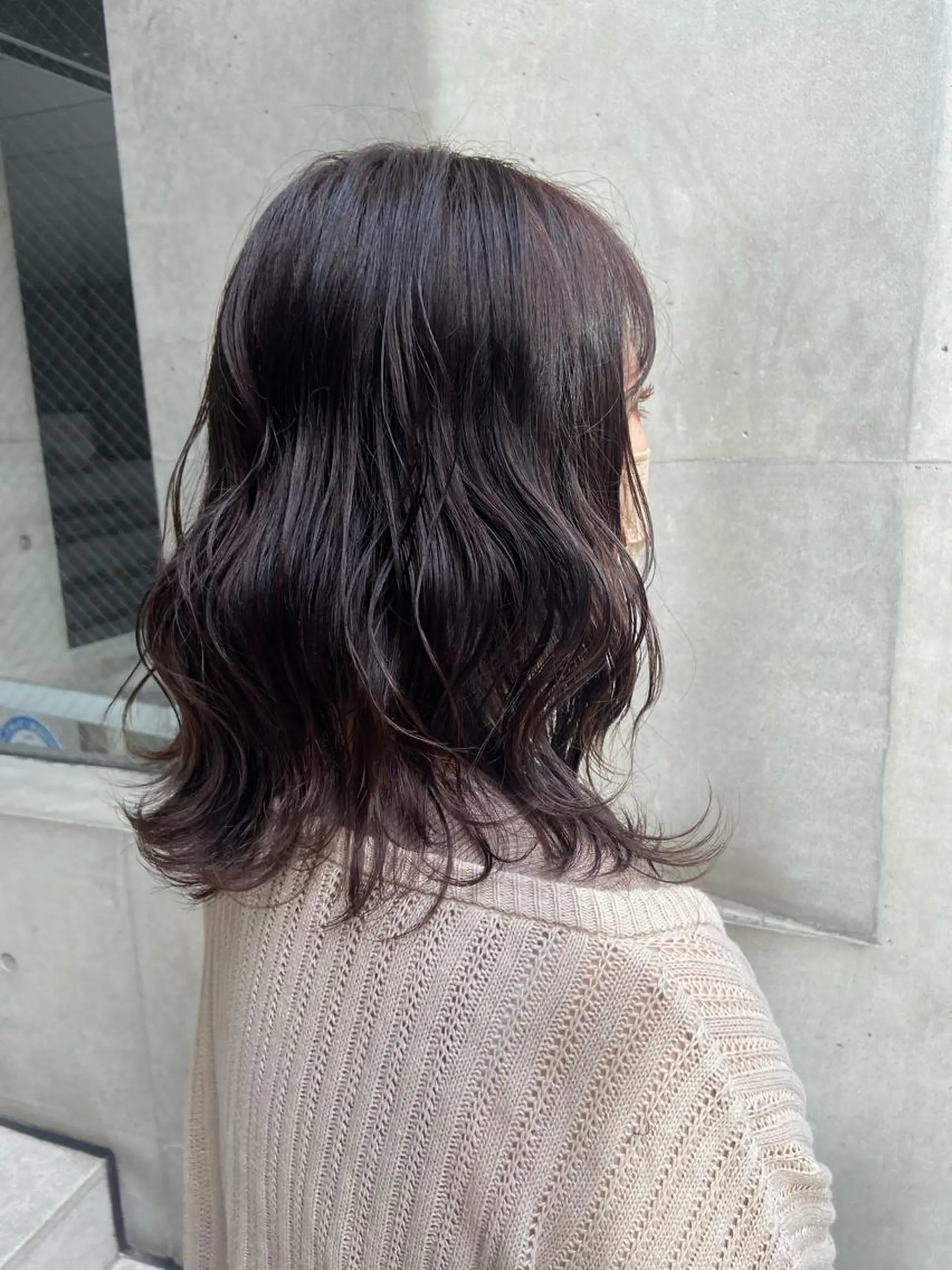 ミディアム カット ヘアカラー なつめ🐶ショート ベージュカラーのヘアスタイル