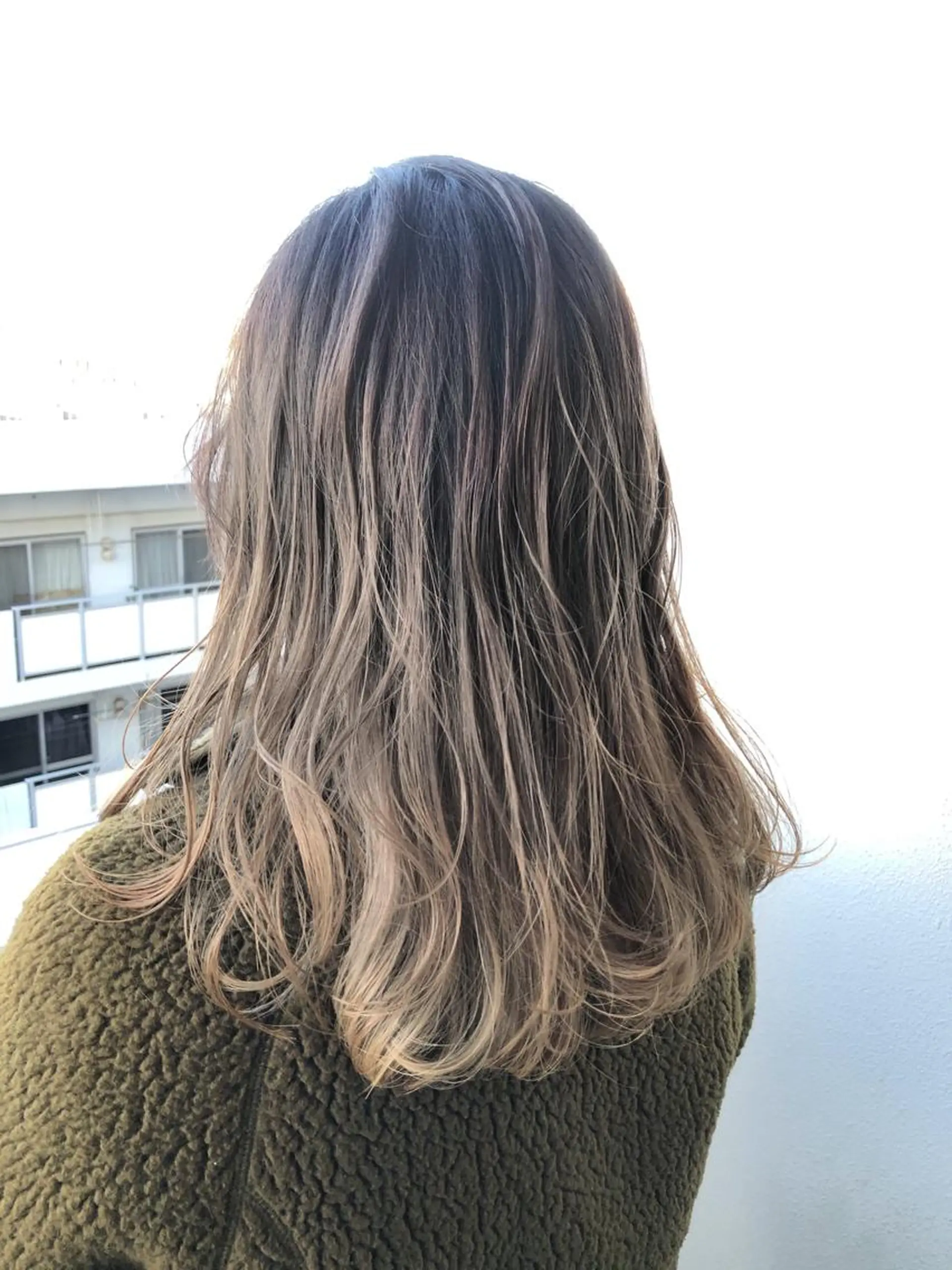 ロング カラー バレイヤージュ グラデーションカラー レイヤーカット かわさき ともやのヘアスタイル