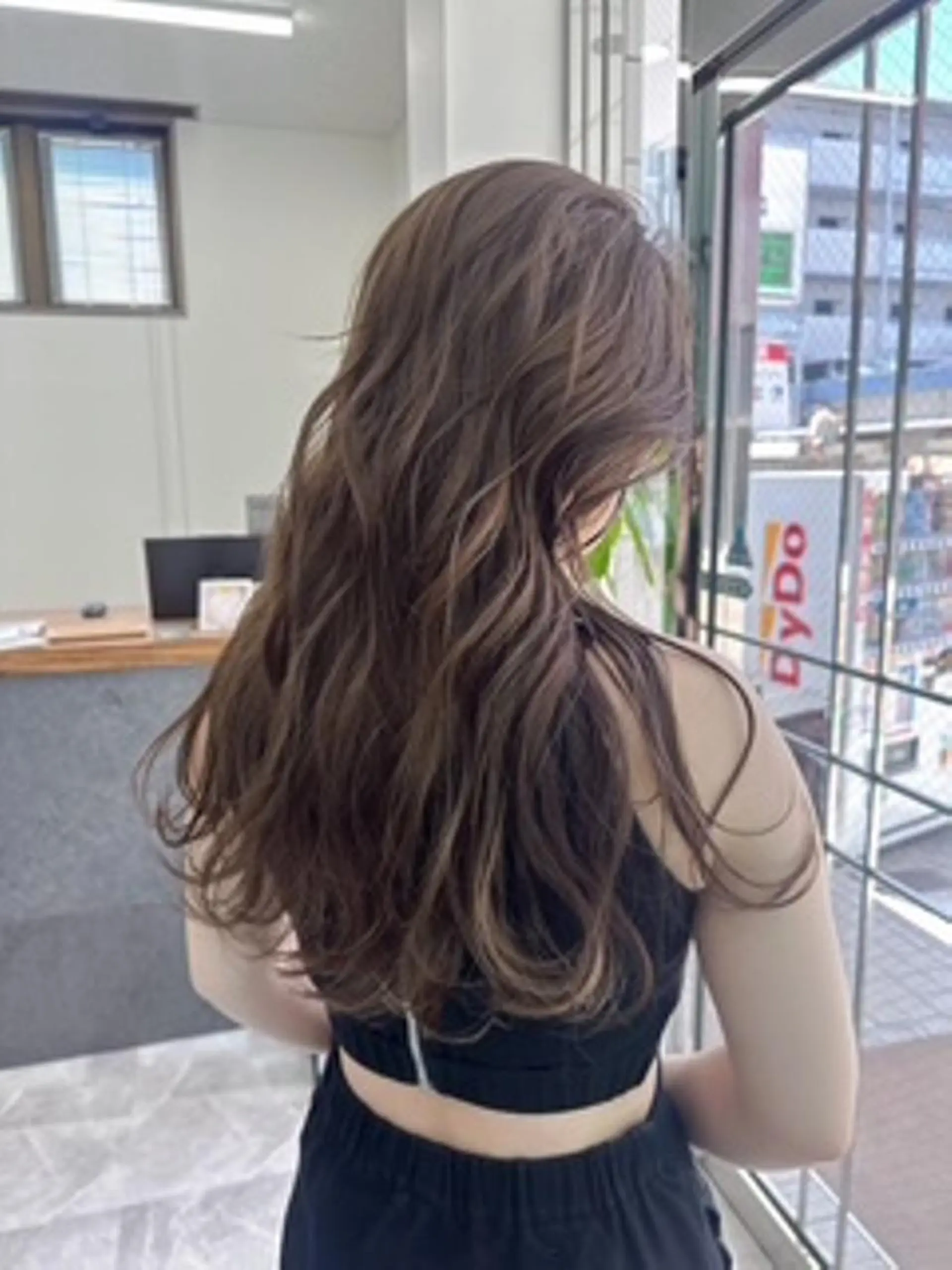 ロング カット ヘアカラー トリートメント ミルクティーベージュ 近鉄奈良駅　向田のヘアスタイル