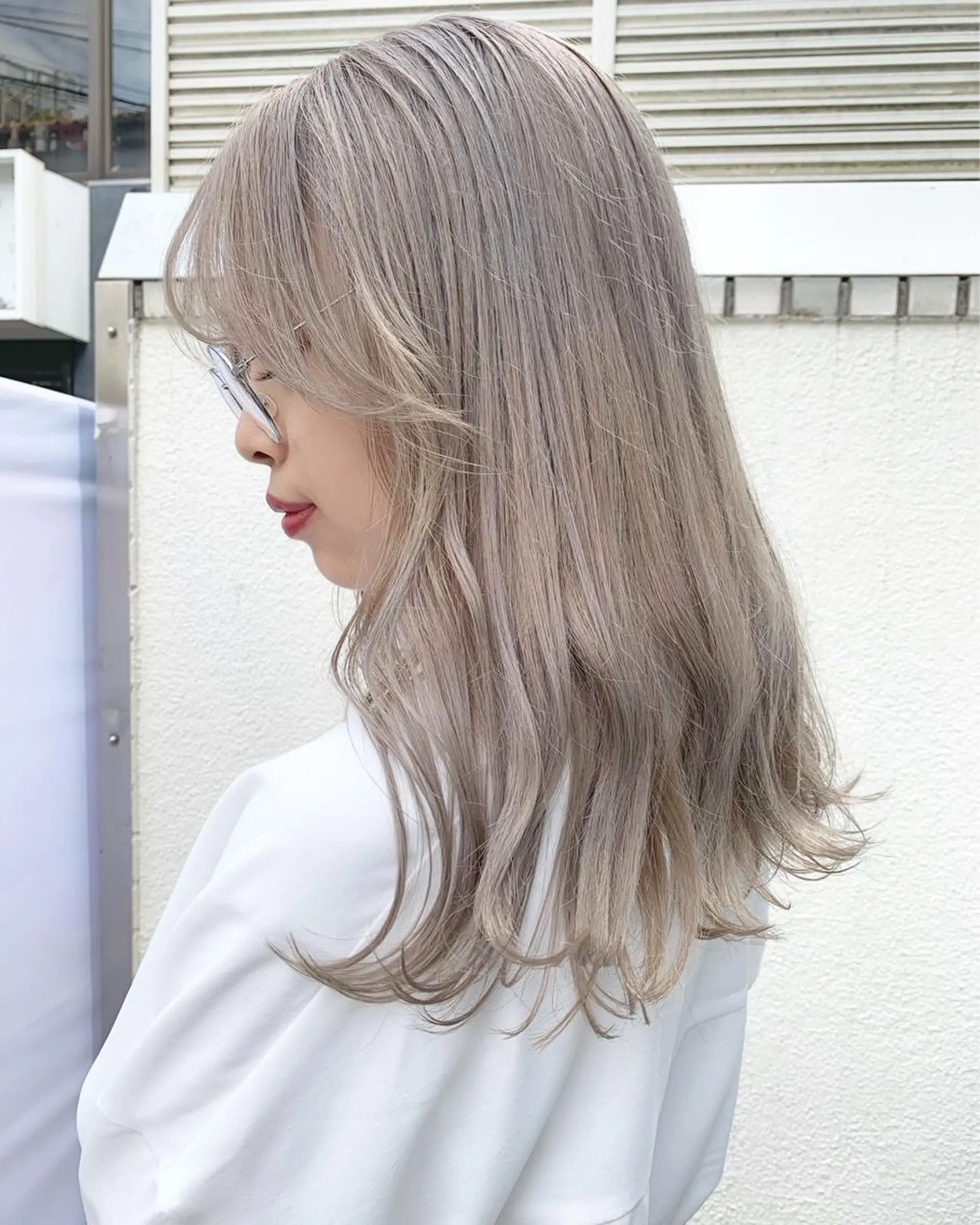 ロング カラー ベージュカラー ブリーチ ホワイトベージュ ヘアカラー トリートメント No1韓国風レイヤー &カチモリ✨ /サキのヘアスタイル