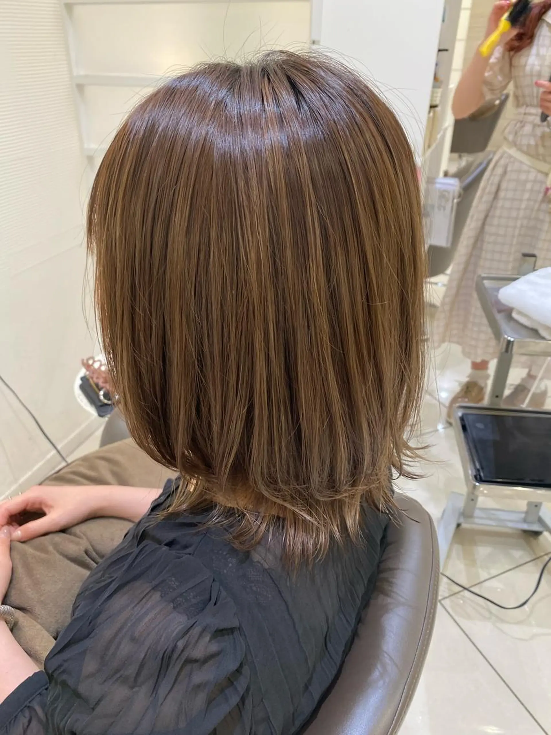 ミディアム カラー ハイライトカラー ハイライト カット ヘアカラー トリートメント プレイングカラー🤍 細めハイライトのヘアスタイル