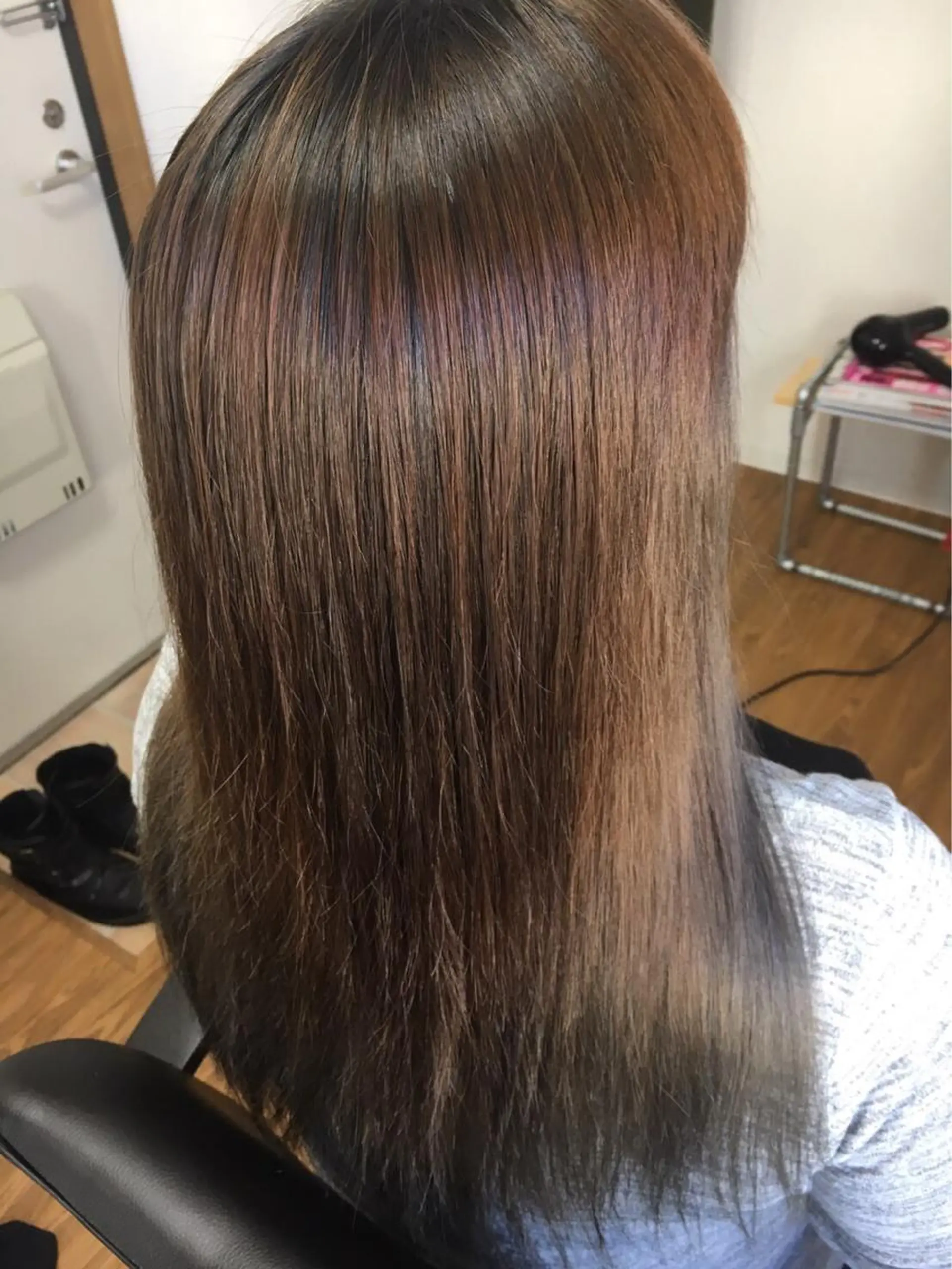 ロング カラー ブリーチ ブラウンカラー シルバー じょん 。のヘアスタイル