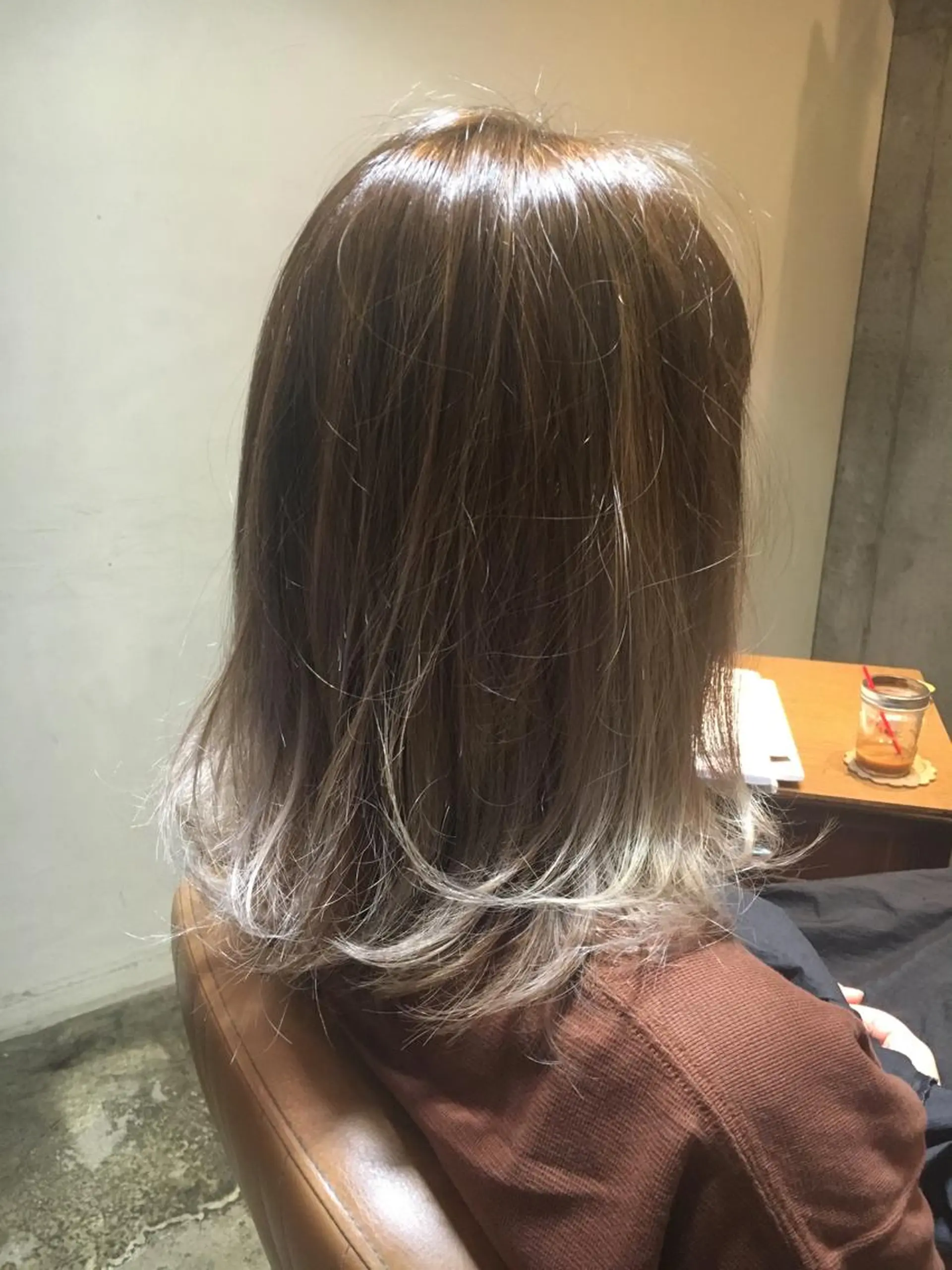 セミロング カラー アッシュ ベージュカラー 北條 優輝のヘアスタイル