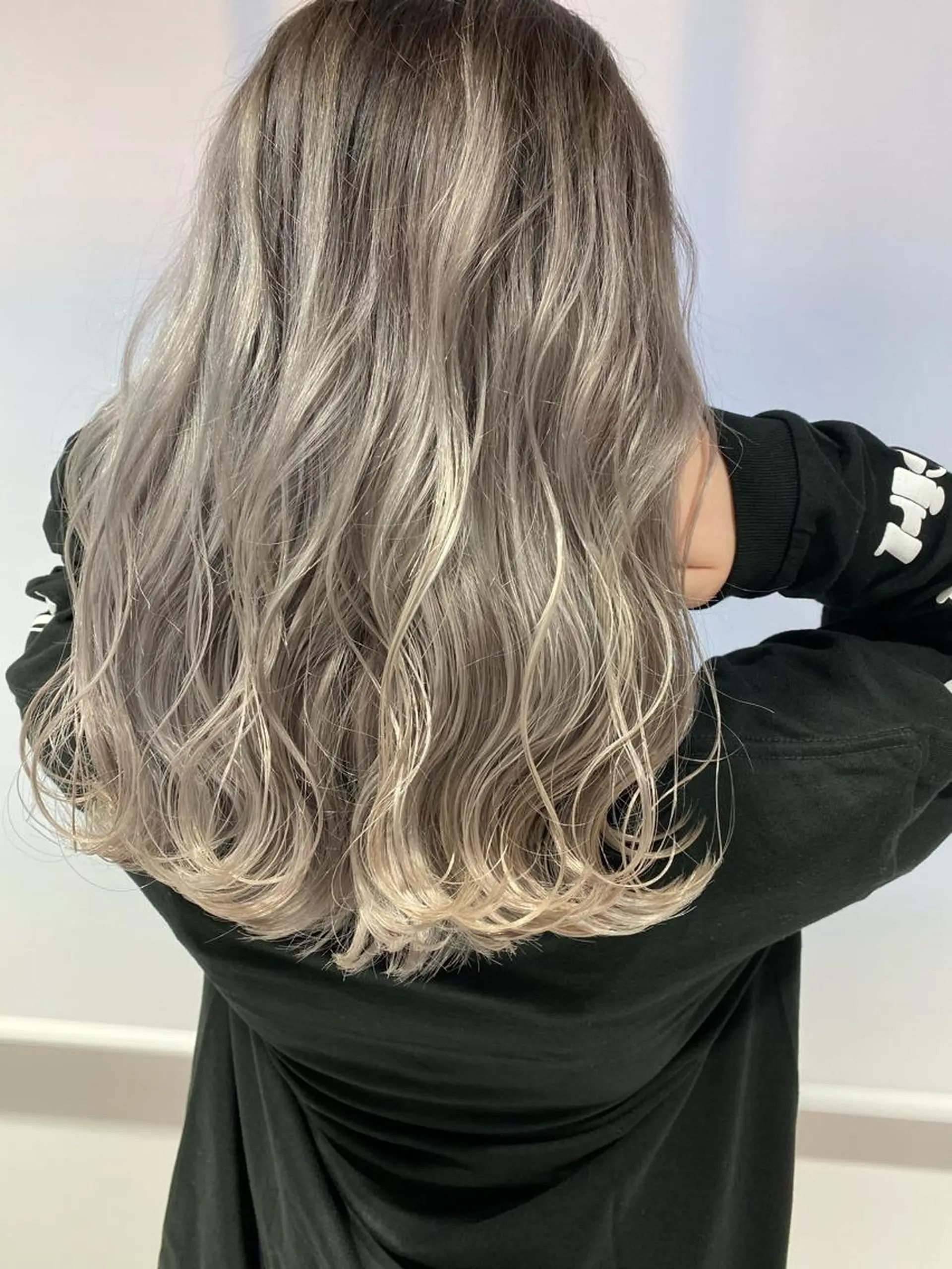 ミディアム カラー グラデーションカラー シルバー カット ヘアカラー トリートメント 遠藤 愛莉のヘアスタイル
