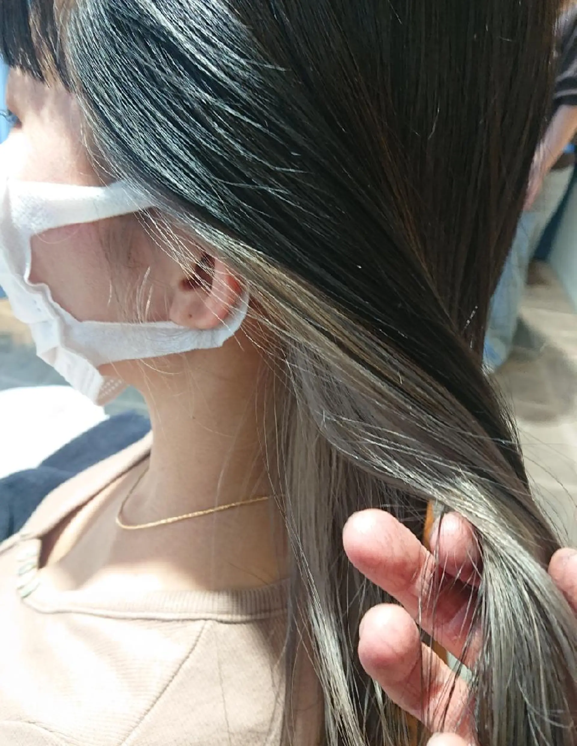 ロング カラー ベージュカラー ホワイトベージュ カット ヘアカラー トリートメント alushe 岡 陽子のヘアスタイル