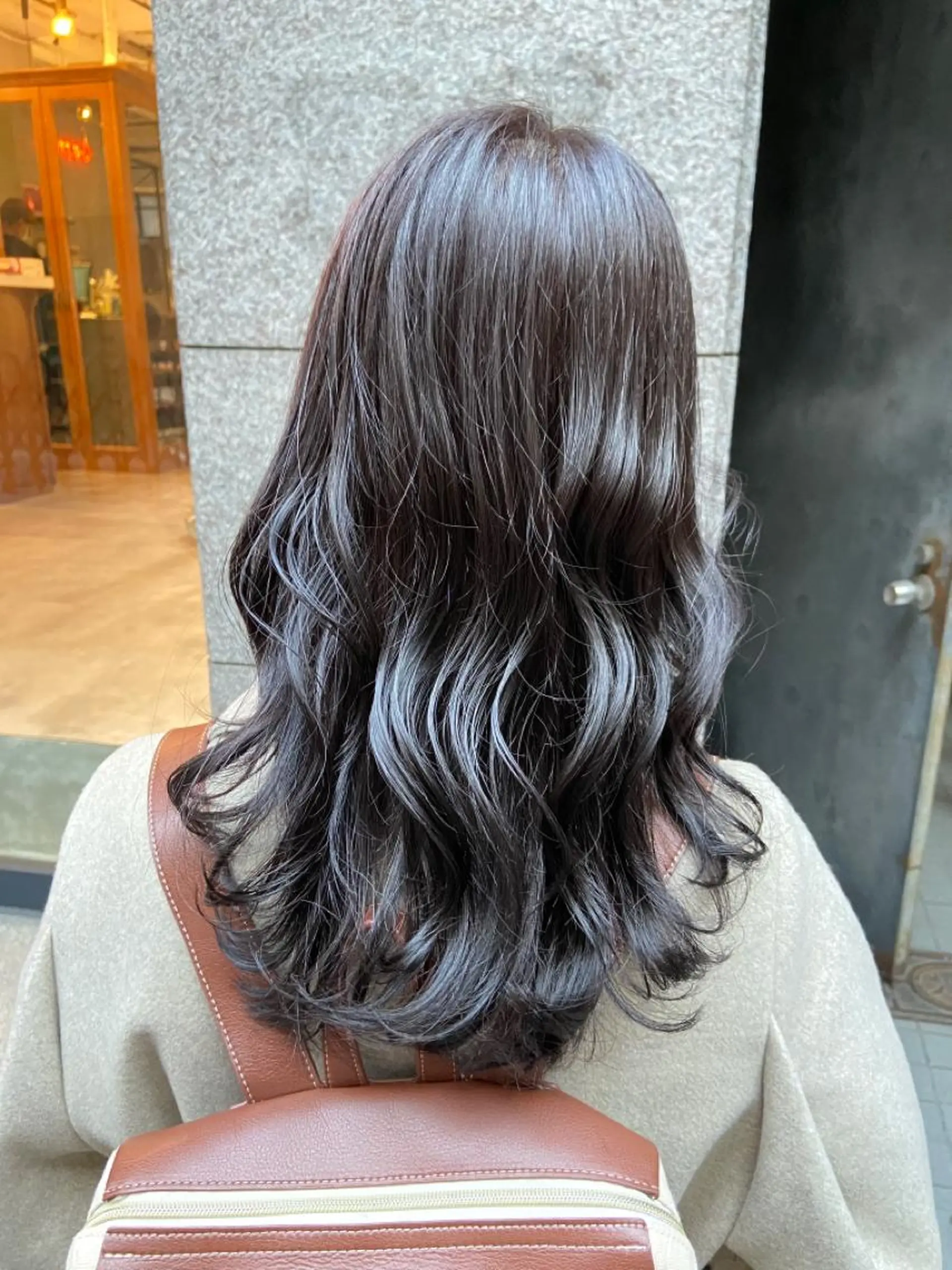 ロング カラー グレージュ ラベンダーカラー ラベンダーグレージュ ラベンダーグレー ノイシキ サキのヘアスタイル