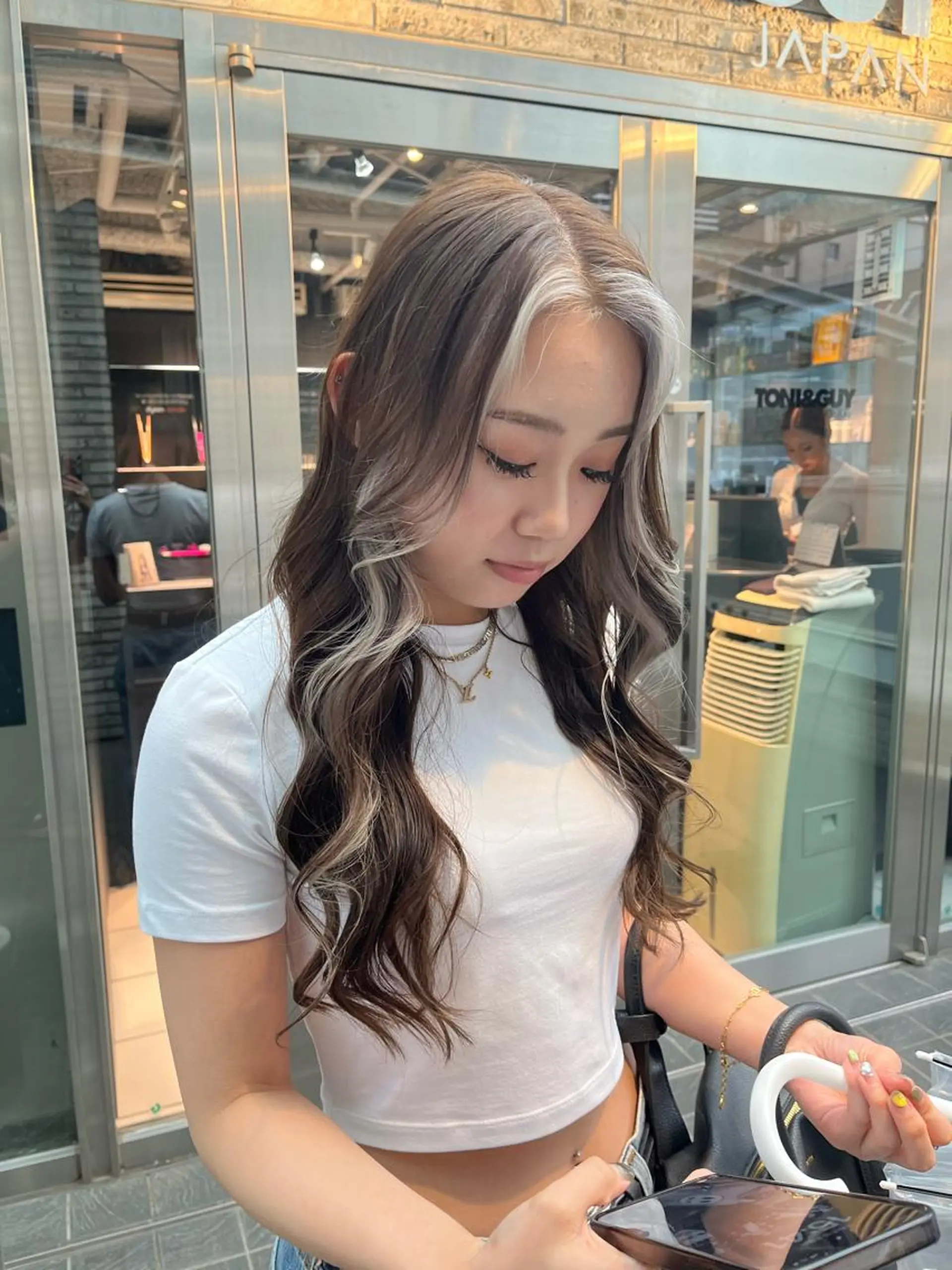 カラー Haco＋所属・ウルフ/レイヤー Miinaのヘアスタイル