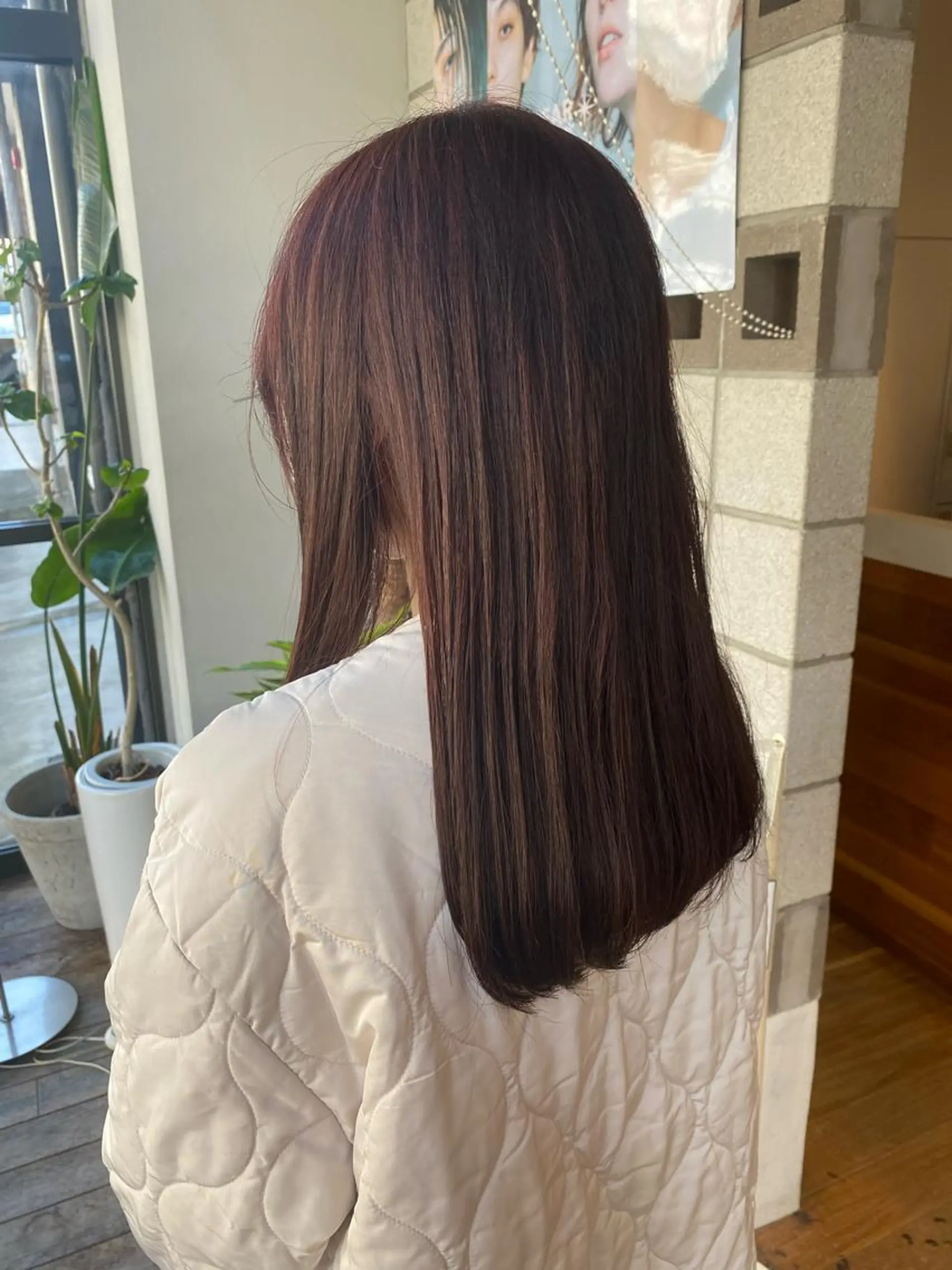 ロング カラー 塩澤 榛奈のヘアスタイル