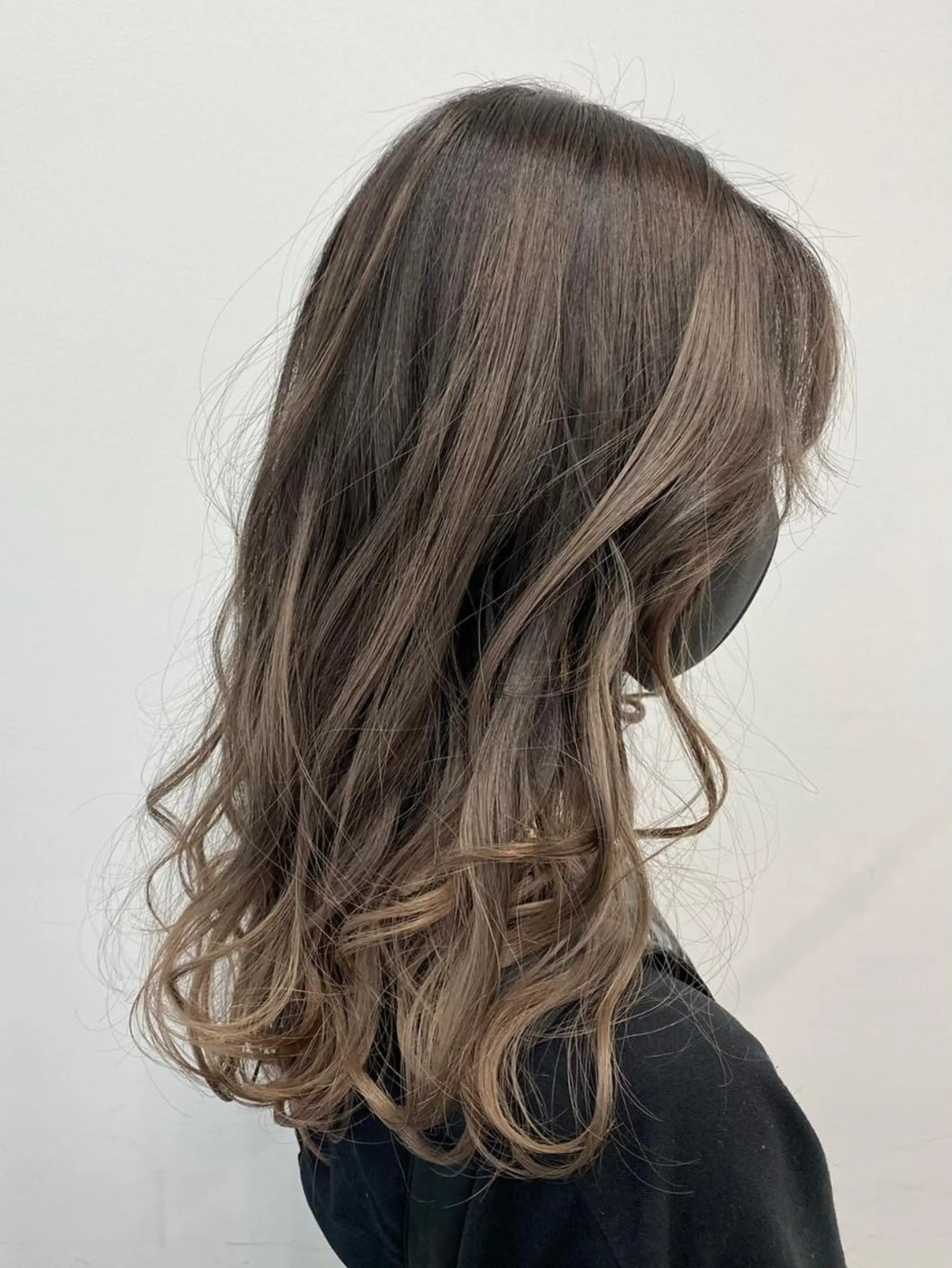 セミロング アッシュ アッシュブラック 公式 Ease by amble luxeのヘアスタイル