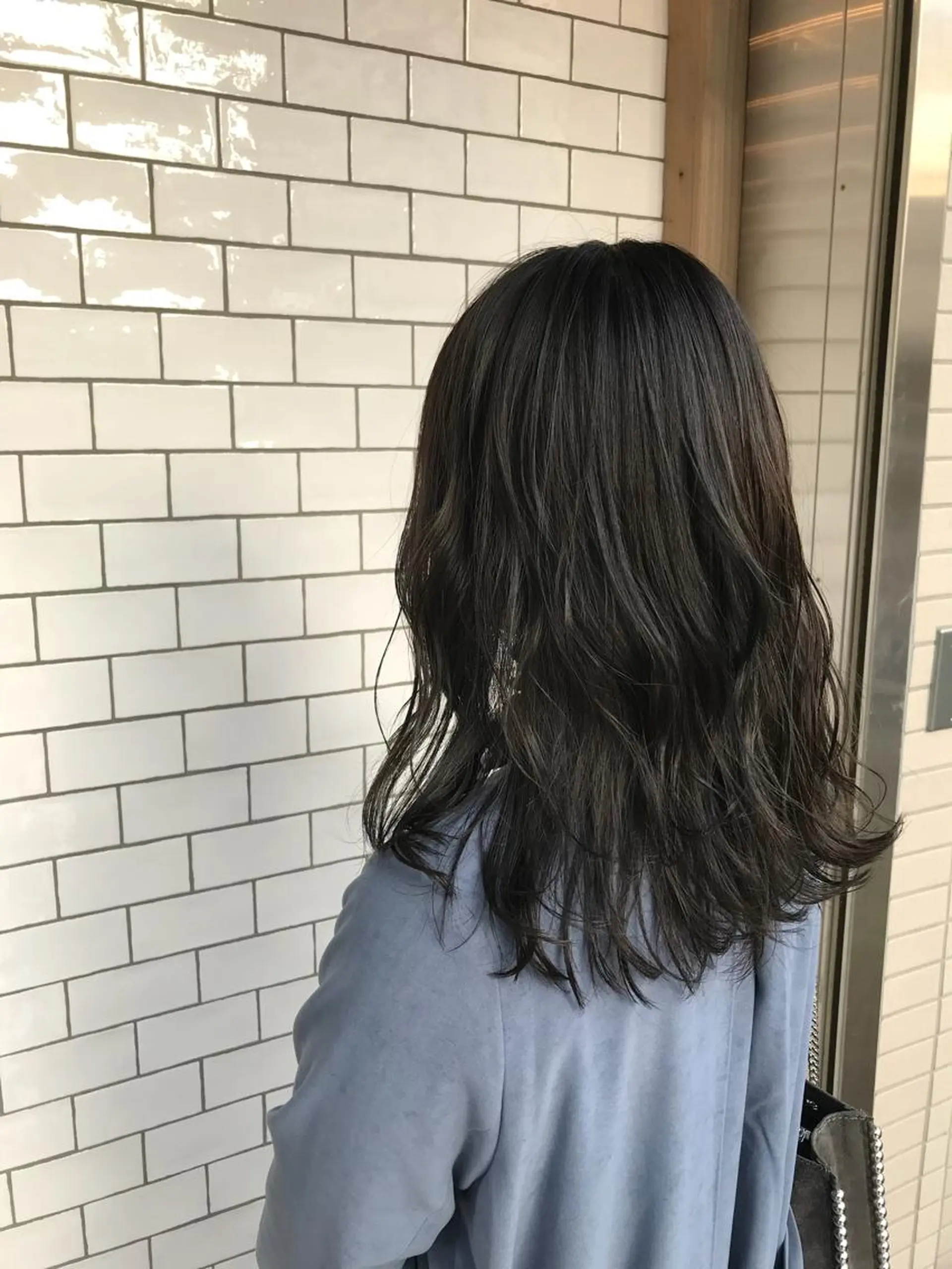 セミロング カラー ブルーカラー ブルージュ 竹嶌 健吾のヘアスタイル